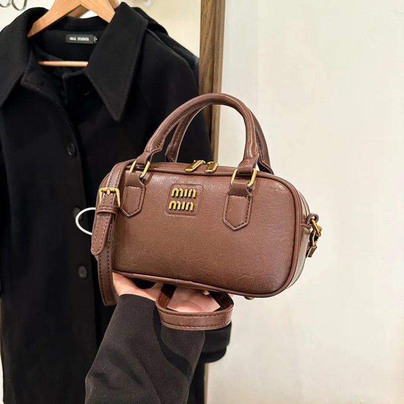 Unique High End Diaper Bag Women Original Retro Leather Handbag Minimalist Vintage Style Solid Color For Party Commuter Use
Unique High End Diaper Bag Women Original Retro Leather Handbag Minimalist Vintage Style Solid Color For Party Commuter Use