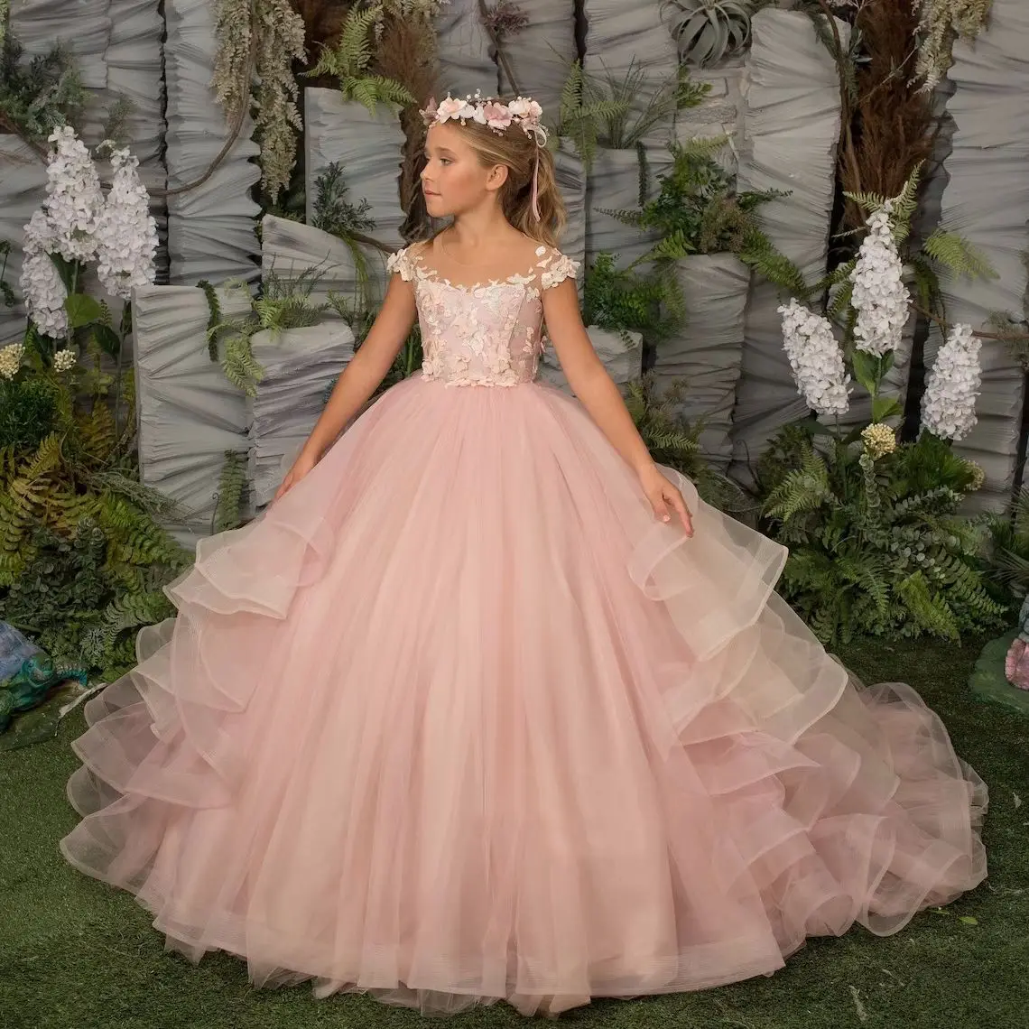 FATAPAESE Blush Pink and Peach Flower Girl Dress Satin Corset with Lace Floral Appqaulies Multilayered Ruffle Train Fluffy Gown
FATAPAESE Blush Pink and Peach Flower Girl Dress Satin Corset with Lace Floral Appqaulies Multilayered Ruffle Train Fluffy Gown