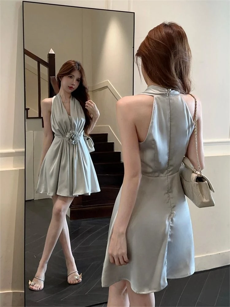 Summer Floral A Line Satin Dress Women Halter V Neck Pleated Slim Waist Slimming Elegant Chic Youthful
Summer Floral A Line Satin Dress Women Halter V Neck Pleated Slim Waist Slimming Elegant Chic Youthful
