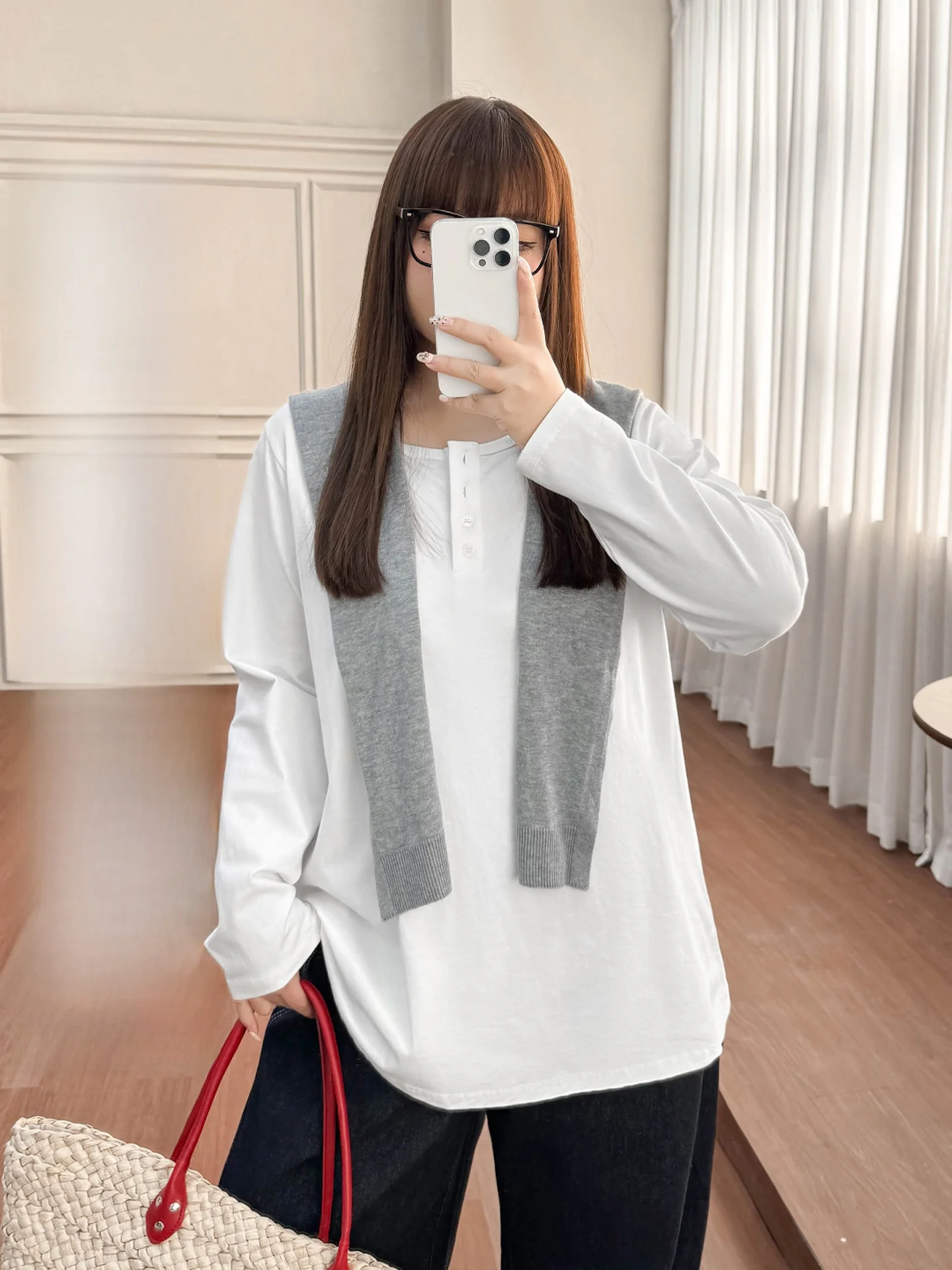 plus Size Women's Minimalist Long Sleeve T-Shirt Button Design round Neck Slimming Top for plus Size Spring Fashion
plus Size Women's Minimalist Long Sleeve T-Shirt Button Design round Neck Slimming Top for plus Size Spring Fashion