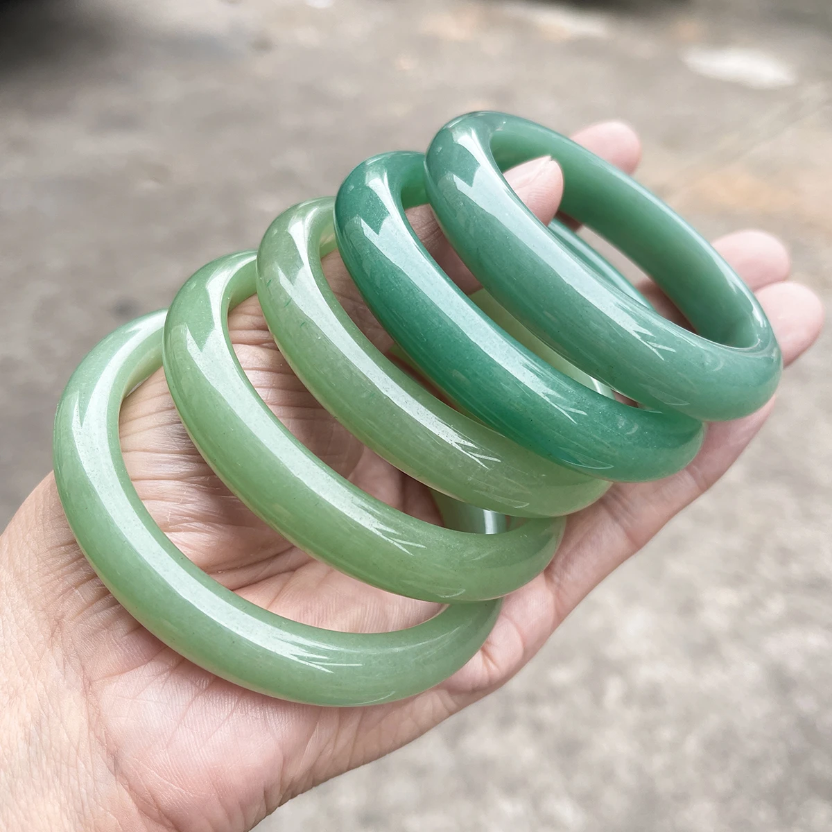 Natural Green Aventurine Bangle Smooth Jade Bracelet for Women Healing Stone Jewelry Gift Random Color women's bangles bracelet
Natural Green Aventurine Bangle Smooth Jade Bracelet for Women Healing Stone Jewelry Gift Random Color women's bangles bracelet