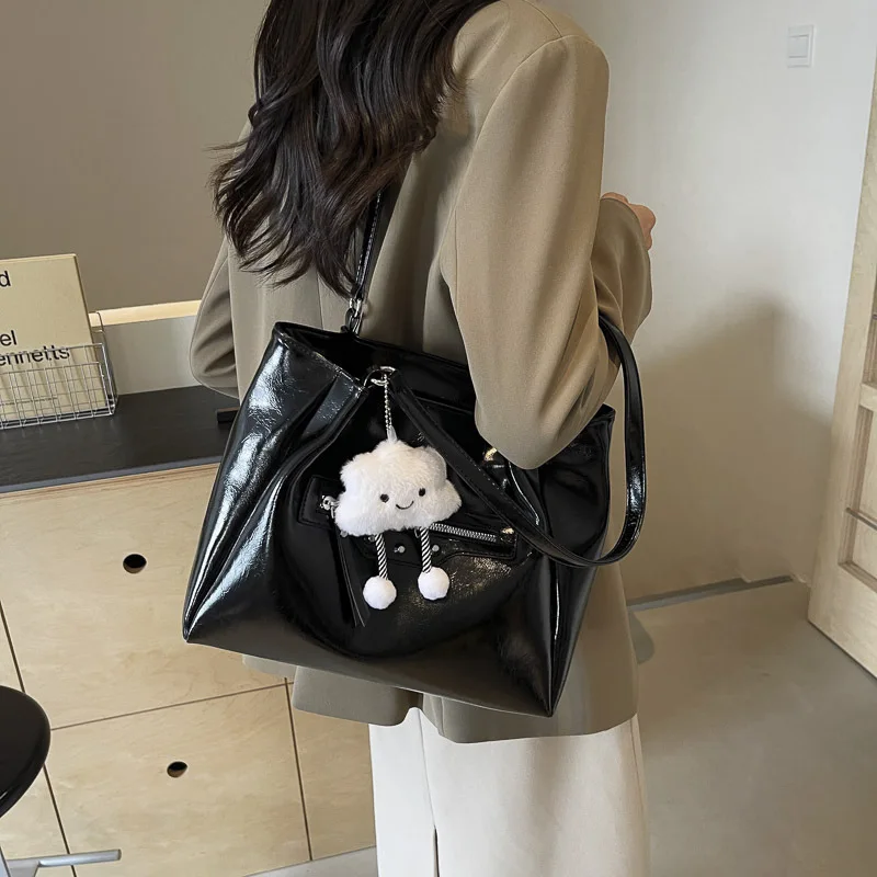 Women's Korean-style tote bag simple fashion shoulder bag work commute underarm bag
Women's Korean-style tote bag simple fashion shoulder bag work commute underarm bag