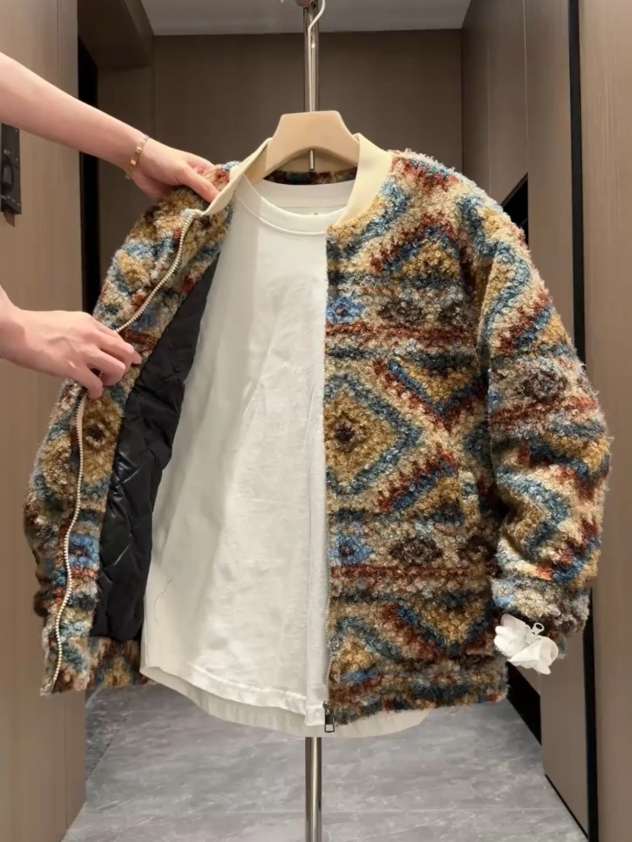 Мужская хлопковая куртка Thiened с воротником-стойкой в стиле ретро, этническая теплая повседневная верхняя одежда, осенне-зимнее модное универсальное пальто
Мужская хлопковая куртка Thiened с воротником-стойкой в стиле ретро, этническая теплая повседневная верхняя одежда, осенне-зимнее модное универсальное пальто