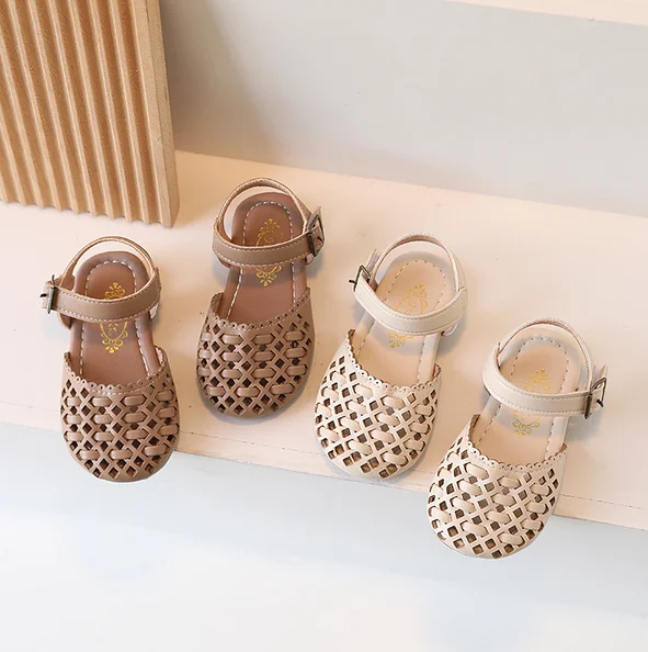 Summer Sandals New Children's Sandals Girls Woven Hollow Fashion Princess Shoes Anti-kicking Flat Soft Bottom Baby Toddler Shoes
Summer Sandals New Children's Sandals Girls Woven Hollow Fashion Princess Shoes Anti-kicking Flat Soft Bottom Baby Toddler Shoes