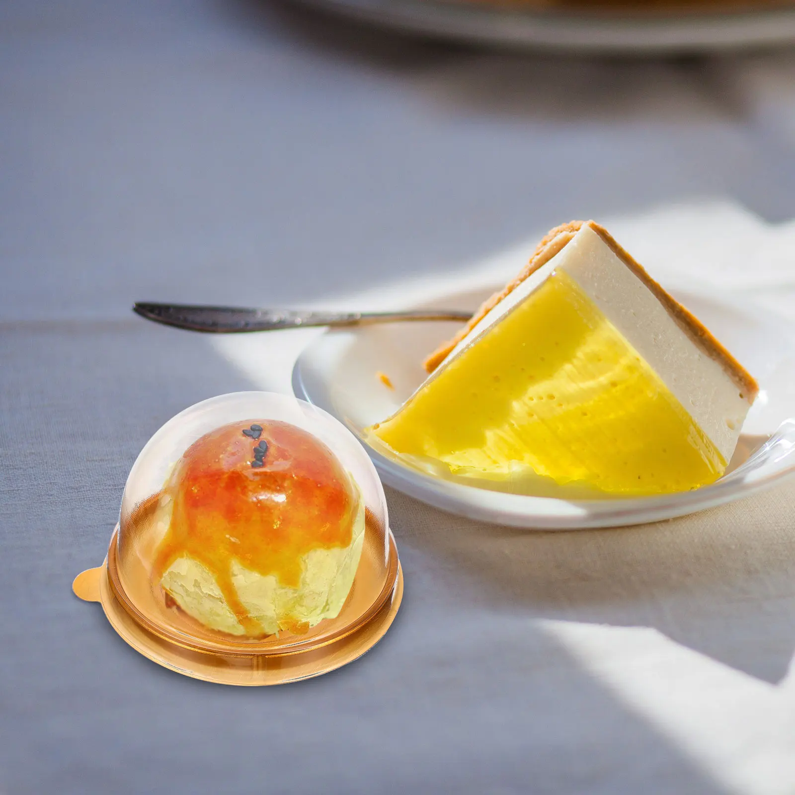 50 Pcs Egg yolk Cake Containers Plastic Dome Party Favor Boxes Moon Cases Food Storage Boxes Sealed PE Material
50 Pcs Egg yolk Cake Containers Plastic Dome Party Favor Boxes Moon Cases Food Storage Boxes Sealed PE Material