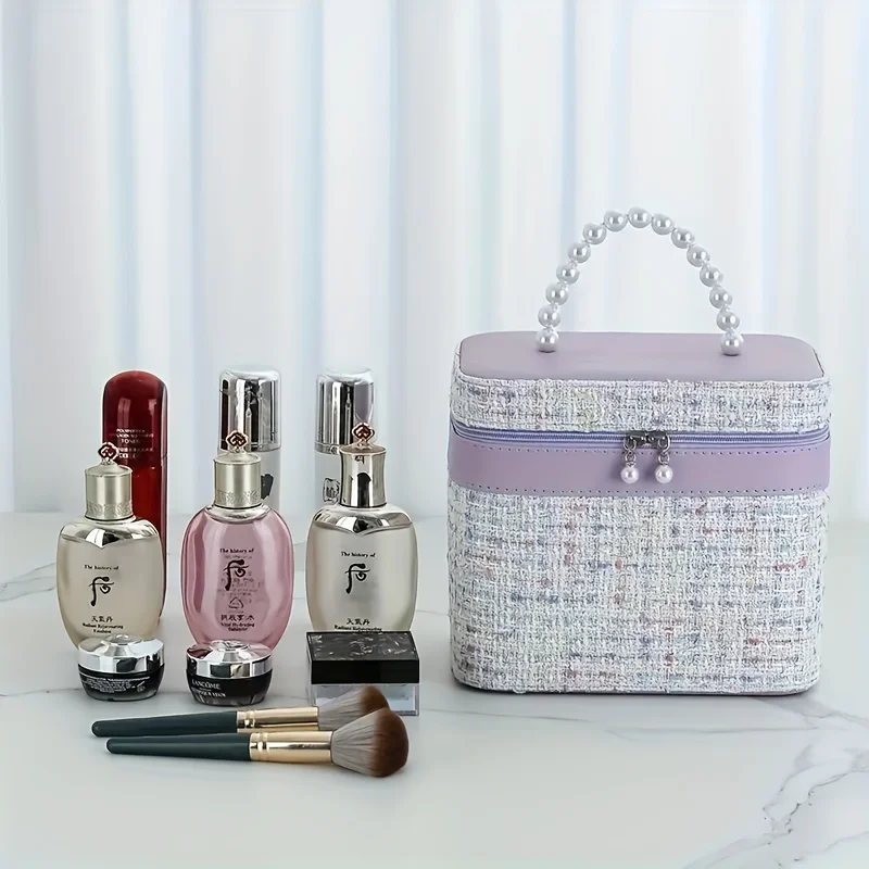 Women's Cosmetic Organizer Bag - Elegant light purple and white cosmetic box with zipper closure, stylish cosmetic bag, durable zipper closure, brush holder, vintage design, sturdy construction, beauty bag, a must-have for moms.
Women's Cosmetic Organizer Bag - Elegant light purple and white cosmetic box with zipper closure, stylish cosmetic bag, durable zipper closure, brush holder, vintage design, sturdy construction, beauty bag, a must-have for moms.