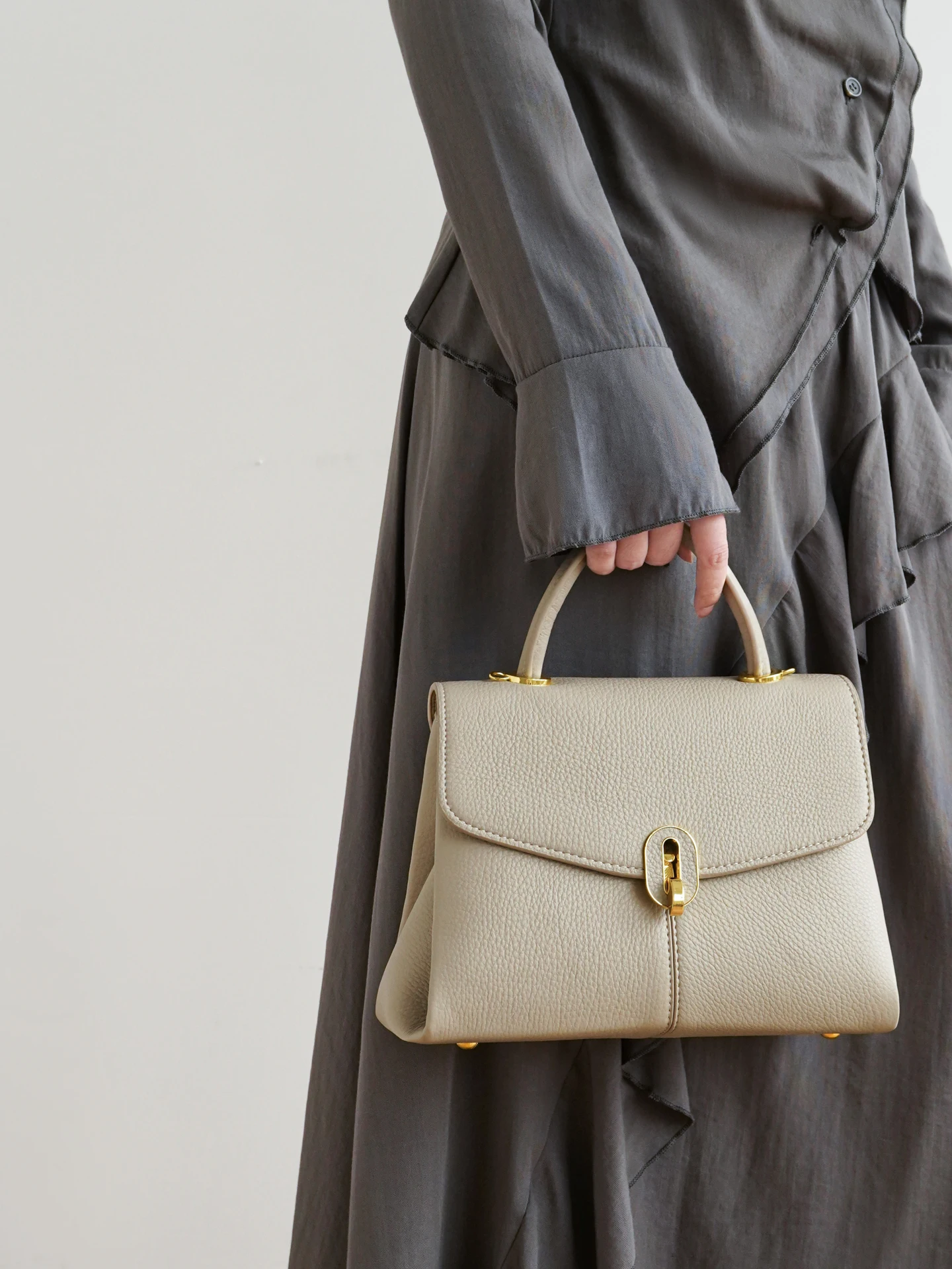 Retro Fashionable Commuter Bag Women's Handbag Shoulder Crossbody Bag Gift Mom Bag City Simple Style with Inner Pockets
Retro Fashionable Commuter Bag Women's Handbag Shoulder Crossbody Bag Gift Mom Bag City Simple Style with Inner Pockets