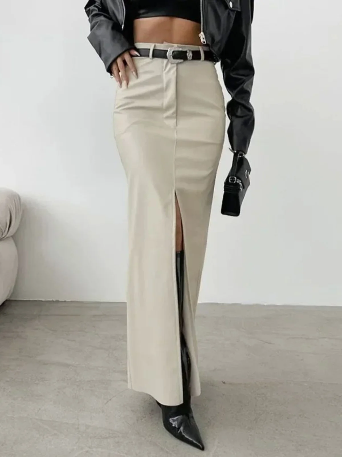 Кожаная облегающая юбка с высокой талией, асимметричный подол, универсальный шлейф, 00% другие материалы, весенняя коллекция
Кожаная облегающая юбка с высокой талией, асимметричный подол, универсальный шлейф, 00% другие материалы, весенняя коллекция