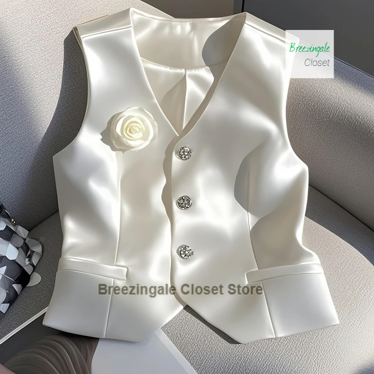 French high-end high-grade beautiful small fragrant white satin vest female summer new fashion super beautiful unique vest.
French high-end high-grade beautiful small fragrant white satin vest female summer new fashion super beautiful unique vest.