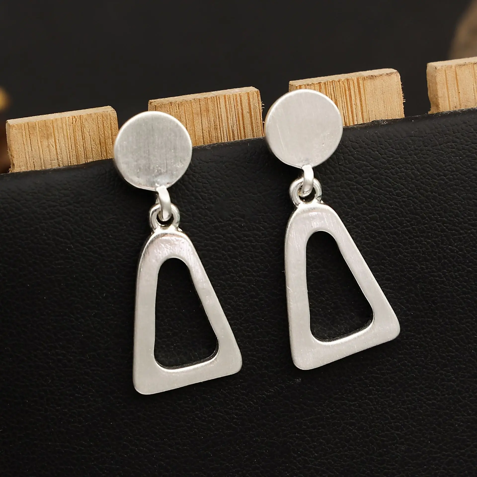 DIY accessories special for hot-selling European and American small and exquisite earrings, fashion brushed versatile earrin
DIY accessories special for hot-selling European and American small and exquisite earrings, fashion brushed versatile earrin