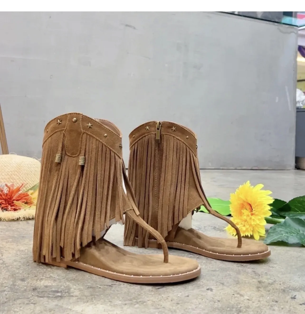 Женские босоножки с бахромой в римском стиле, новый летний стиль 202, открытый носок, боковая молния, крутые ботинки, увеличивающие внутреннюю высоту.
Женские босоножки с бахромой в римском стиле, новый летний стиль 202, открытый носок, боковая молния, крутые ботинки, увеличивающие внутреннюю высоту.