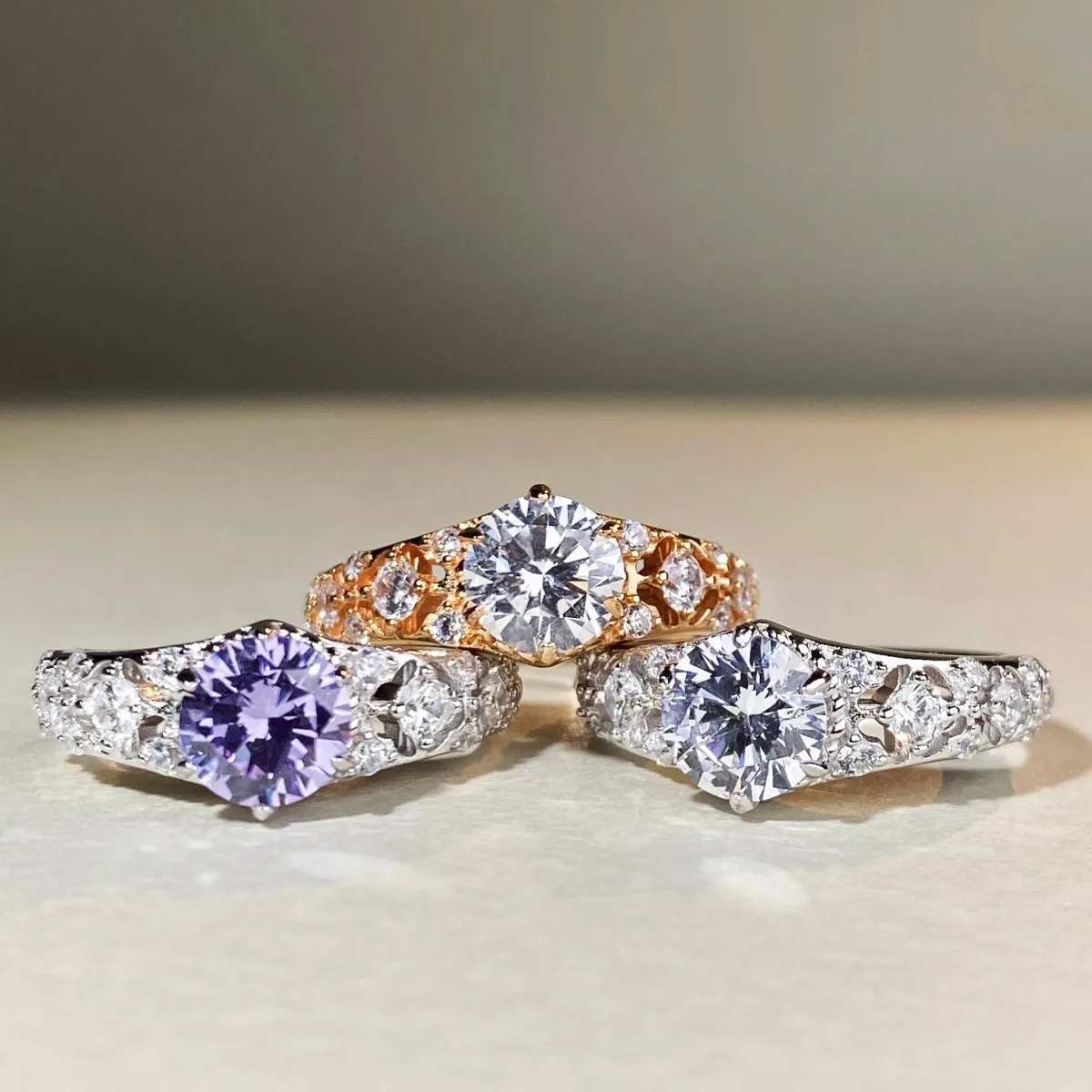 100% 18K genuine platinum PT950 ring moissanite 1ct certificate luxury wedding jewelry, a summer engagement gift for women
100% 18K genuine platinum PT950 ring moissanite 1ct certificate luxury wedding jewelry, a summer engagement gift for women