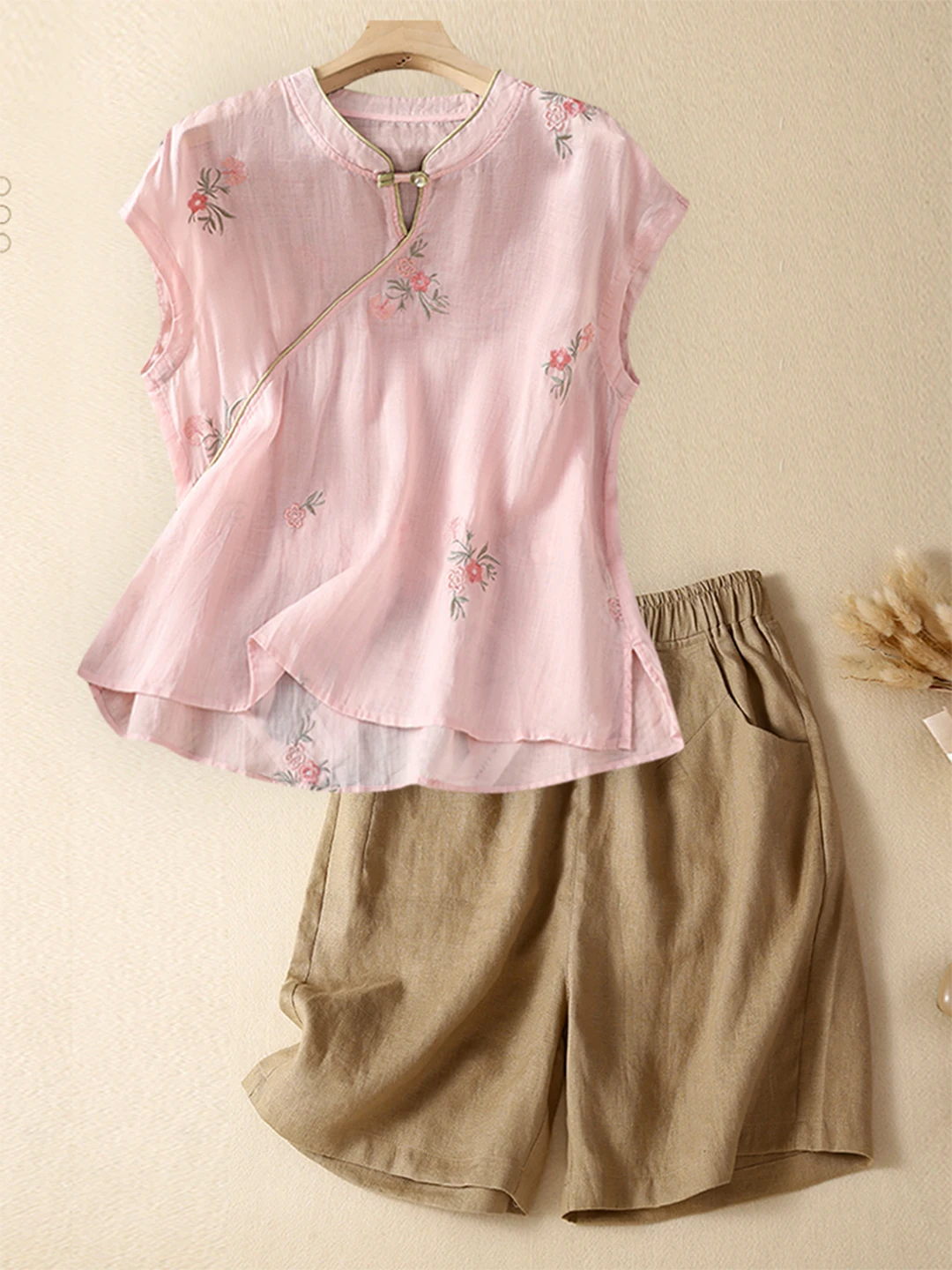 Linen Cotton Two-Piece Set Women's Summer New Chinese Style Button Stand Collar Short Sleeve Shirt Casual Wide Leg Shorts
Linen Cotton Two-Piece Set Women's Summer New Chinese Style Button Stand Collar Short Sleeve Shirt Casual Wide Leg Shorts