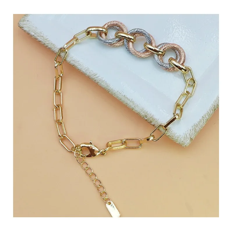 Exaggerated Punk Wind Circle Bracelet Women's Geometric Splicing Thick Chain Hand Wind Explosion
Exaggerated Punk Wind Circle Bracelet Women's Geometric Splicing Thick Chain Hand Wind Explosion