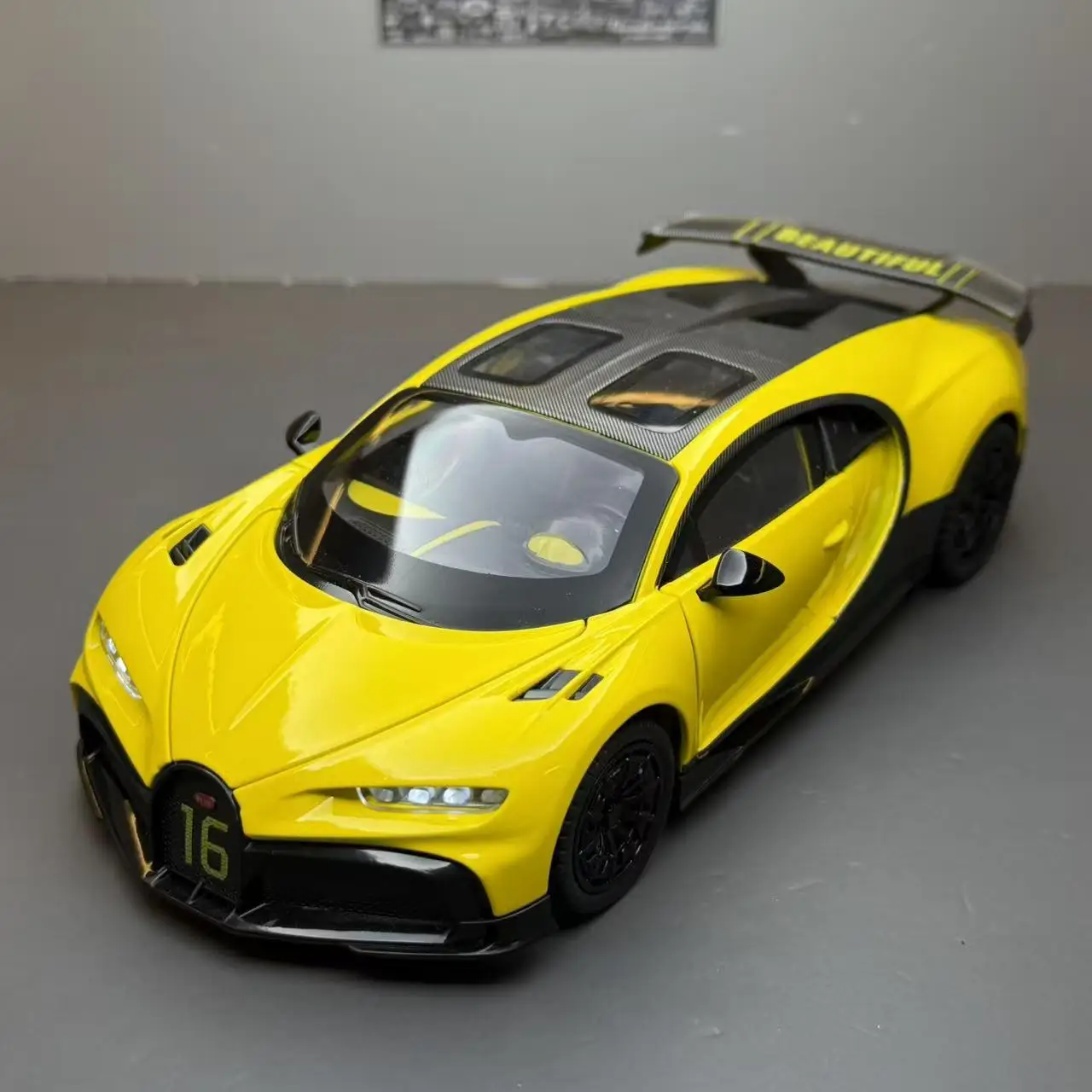 1:24 Chiron Supercar Simulation Diecast Metal Alloy Model car Sound Light Pull Back Collection Kids Toy Gifts
1:24 Chiron Supercar Simulation Diecast Metal Alloy Model car Sound Light Pull Back Collection Kids Toy Gifts