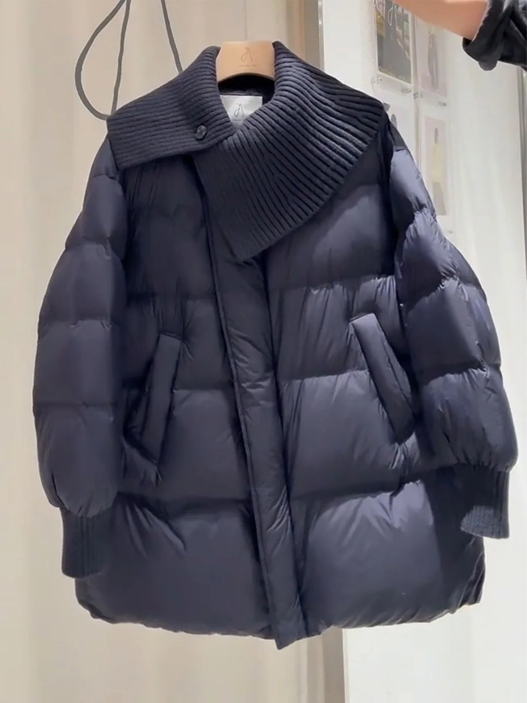 Black Knitted Puffer Jacket Women's Fashionable Korean Style Warm Thick Outerwear Winter New Arrival Versatile Long Sleeve Zi...
Black Knitted Puffer Jacket Women's Fashionable Korean Style Warm Thick Outerwear Winter New Arrival Versatile Long Sleeve Zi...