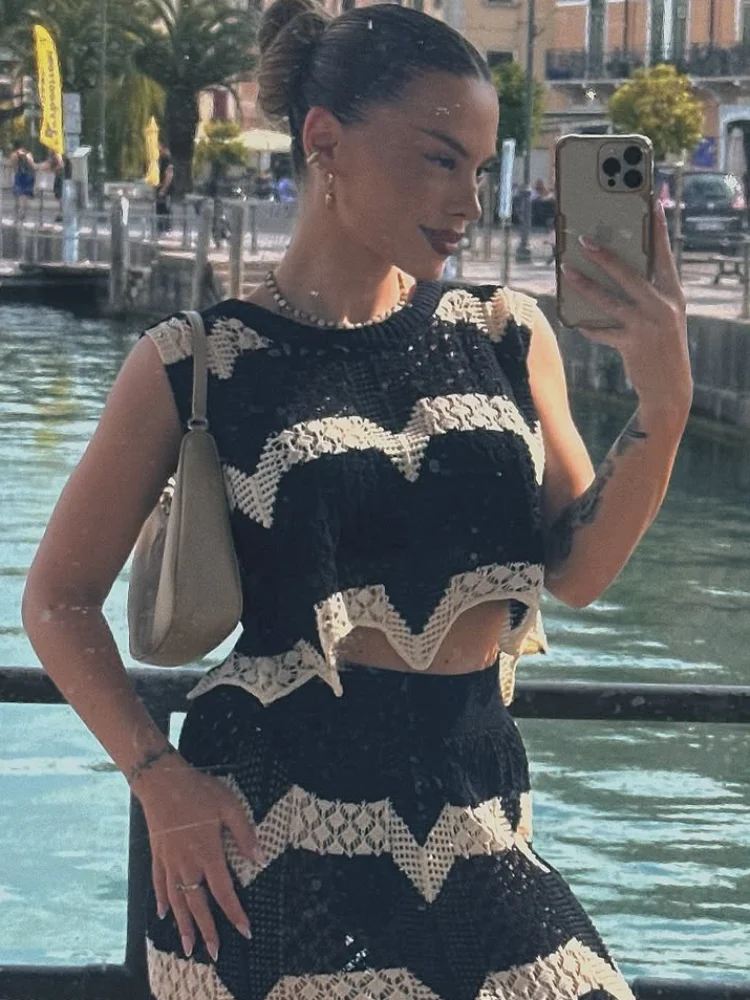 Black White Hollow Chic Knitted Half Skirt Set Women Fashion Sleeveless Loose High Waist Skirt Sets Lady Casual Vacation Dress
Black White Hollow Chic Knitted Half Skirt Set Women Fashion Sleeveless Loose High Waist Skirt Sets Lady Casual Vacation Dress