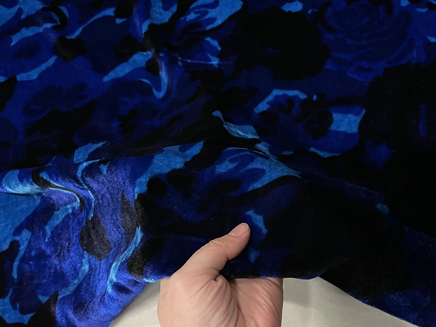 High Quality Real Silk Velvet Clothing Fabric Cold Blue Color Rose Printing Designer Dress for Cheongsam Qipao
High Quality Real Silk Velvet Clothing Fabric Cold Blue Color Rose Printing Designer Dress for Cheongsam Qipao