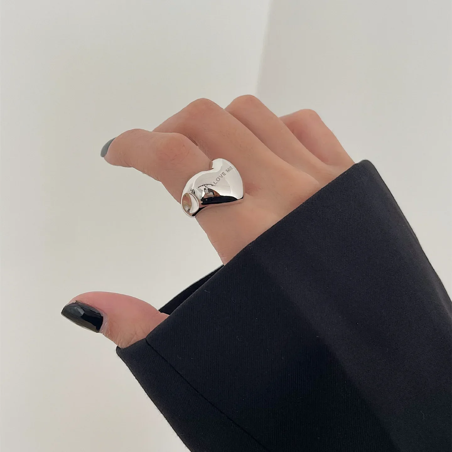 LATS 2024 New Trendy Gold Silver Color Rings for Women Elegant Simple Smooth LOVE Heart Party Jewelry Accessories Birthday Gifts
LATS 2024 New Trendy Gold Silver Color Rings for Women Elegant Simple Smooth LOVE Heart Party Jewelry Accessories Birthday Gifts