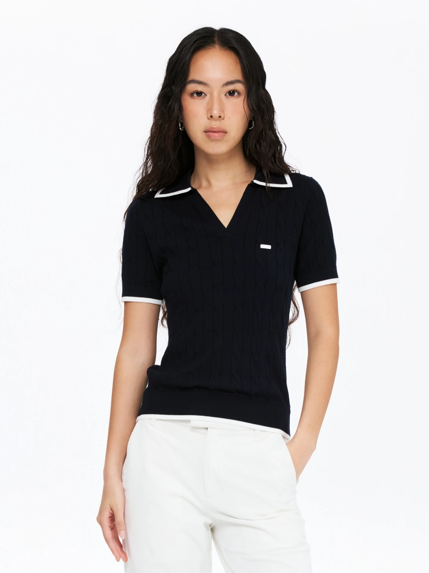 Oneup Slim Fit ort Sve Knitted T-irt Women's Spor irt Breathable Comfortable Fiber Polyester V-Ne Casual Top
Oneup Slim Fit ort Sve Knitted T-irt Women's Spor irt Breathable Comfortable Fiber Polyester V-Ne Casual Top
