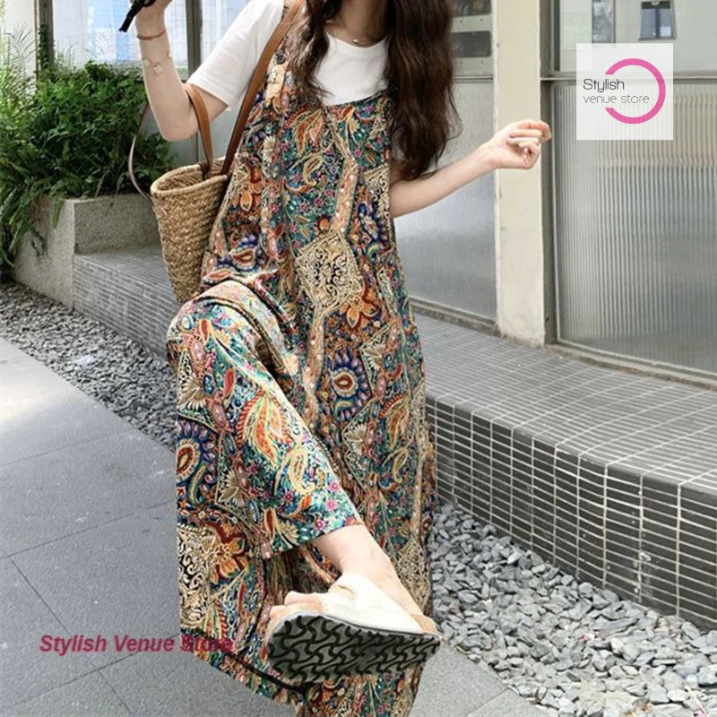 French retro Bohemian loose print suspenders women's summer fashion stitching sling jumpsuit temperament design casual pants. 
French retro Bohemian loose print suspenders women's summer fashion stitching sling jumpsuit temperament design casual pants.