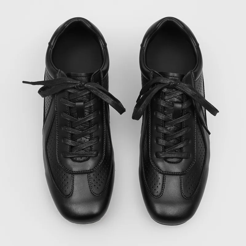 Breathable perforated men summer new casual sports shoes simple aesthetics dry comfortable suitable for daily commuting
Breathable perforated men summer new casual sports shoes simple aesthetics dry comfortable suitable for daily commuting