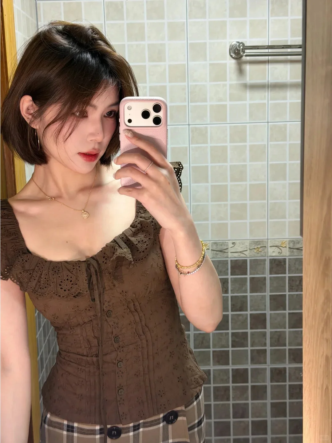 French Style Slim Fit Short Sleeveless Shirt Women Summer Lightweight Breathable Waist Cinched Slimming Pleated Collar Top
French Style Slim Fit Short Sleeveless Shirt Women Summer Lightweight Breathable Waist Cinched Slimming Pleated Collar Top