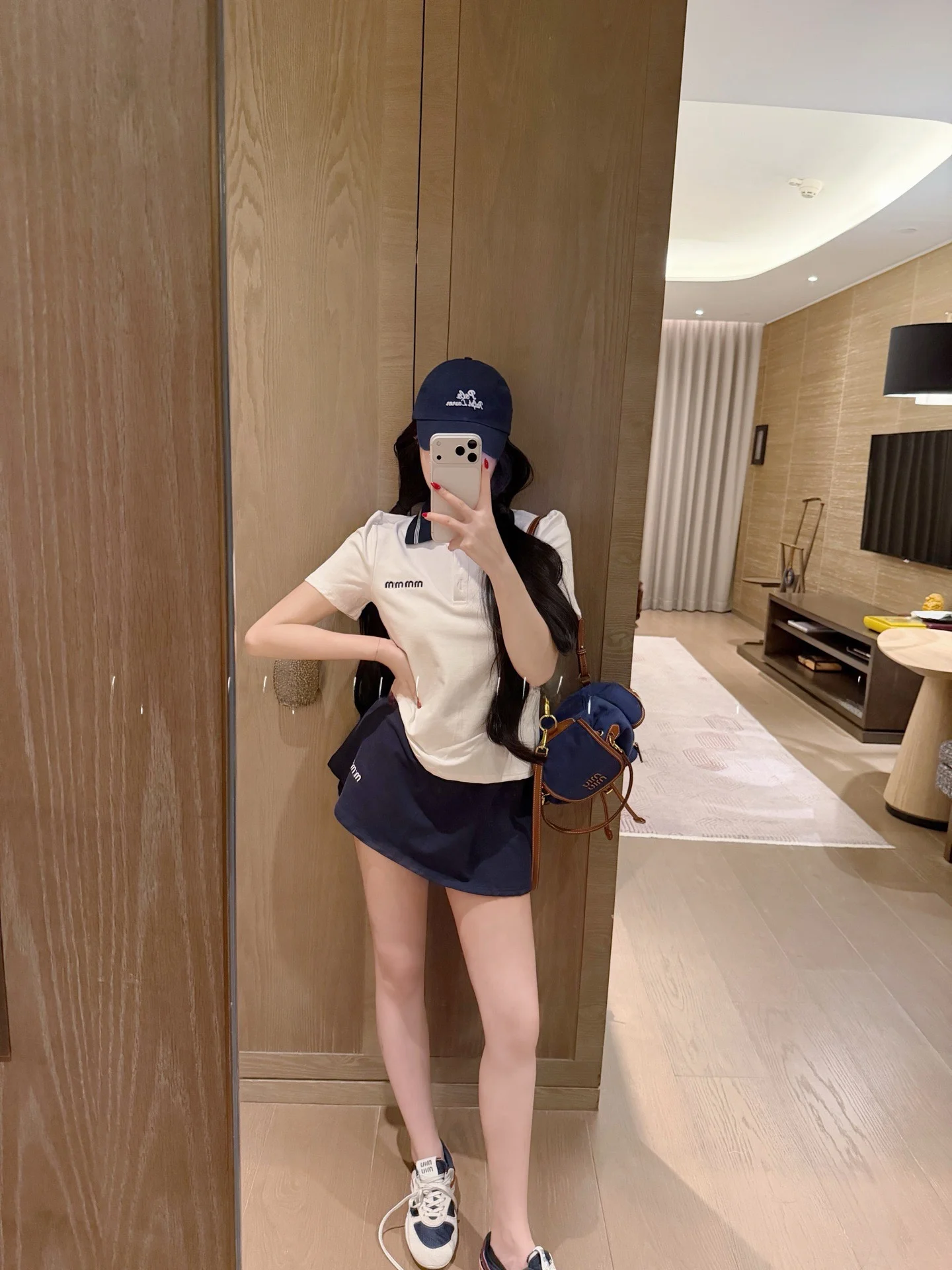 Slim Fit Sporty Short Sleeve T-Shirt A-Line Skirt Set White Female Aesthetic Korean Style Small Collar Two-Piece Suit for Girls
Slim Fit Sporty Short Sleeve T-Shirt A-Line Skirt Set White Female Aesthetic Korean Style Small Collar Two-Piece Suit for Girls