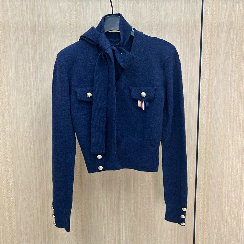 2025 Women's V-Neck Sweater | Retro Slim Fit | Slimming Temperament | Ribbon Detail Long Sleeve Top
2025 Women's V-Neck Sweater | Retro Slim Fit | Slimming Temperament | Ribbon Detail Long Sleeve Top