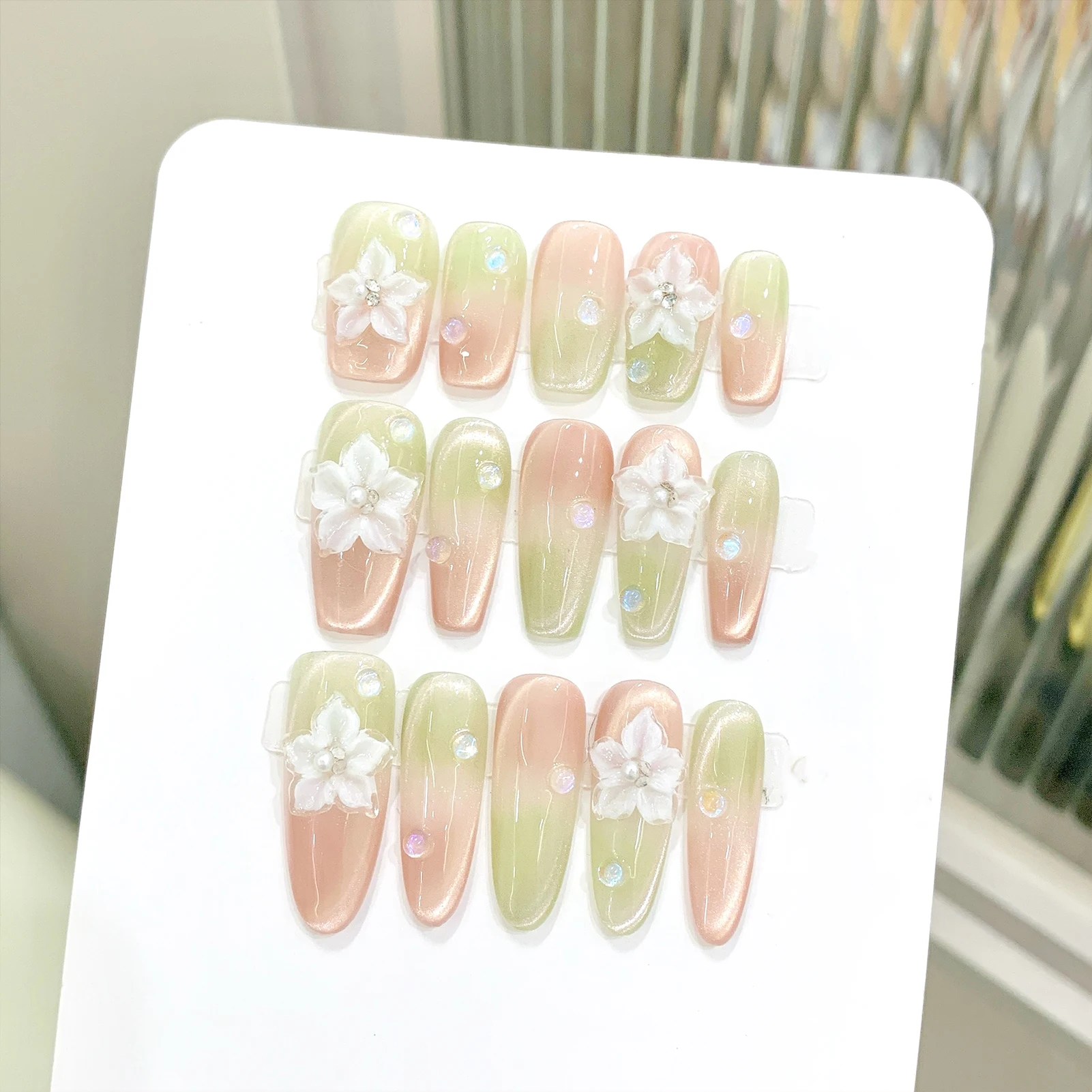 10pcs Gradient Cat's Eye Press On Nails Handmade Smudging Pink Green Fake Nail Hand-painted White Flower Little Fresh False Nail
10pcs Gradient Cat's Eye Press On Nails Handmade Smudging Pink Green Fake Nail Hand-painted White Flower Little Fresh False Nail