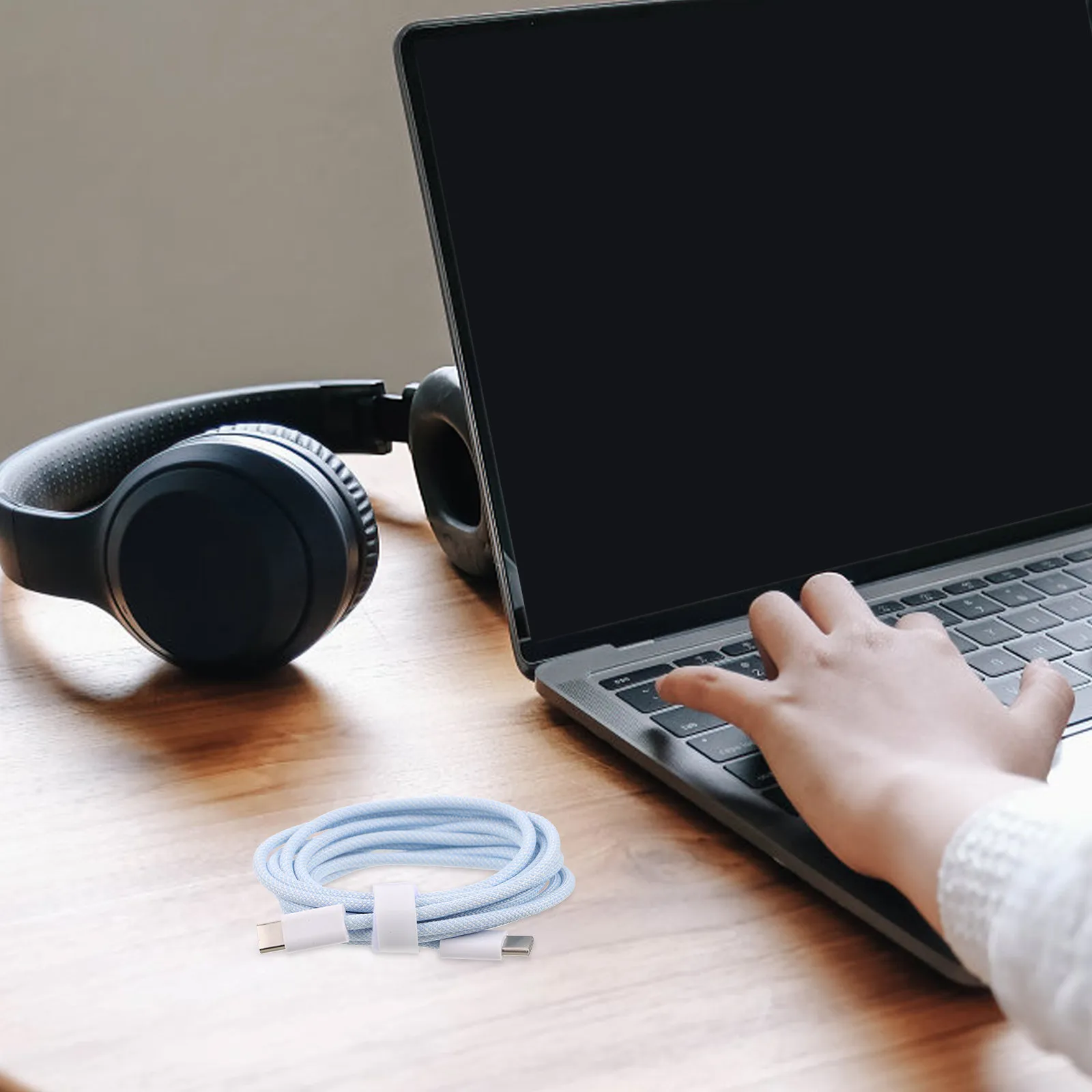 Flexible Braided Type-C Cable Fast Charging USB-C Data Cable Resistant Charging Cord for Phones Tablets Laptops
Flexible Braided Type-C Cable Fast Charging USB-C Data Cable Resistant Charging Cord for Phones Tablets Laptops
