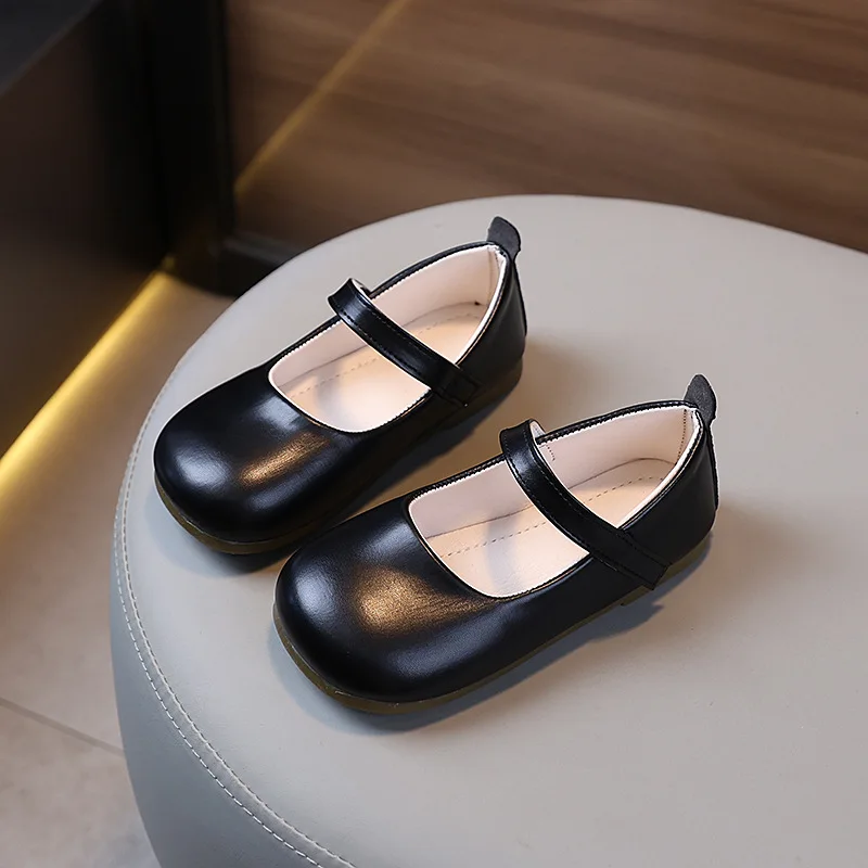 Весенне-осенние детские туфли на плоской подошве, новинка 2023 года, красные балетки Мэри Джейн для девочек, простая детская модная повседневная кожаная обувь с мягкой подошвой
Весенне-осенние детские туфли на плоской подошве, новинка 2023 года, красные балетки Мэри Джейн для девочек, простая детская модная повседневная кожаная обувь с мягкой подошвой