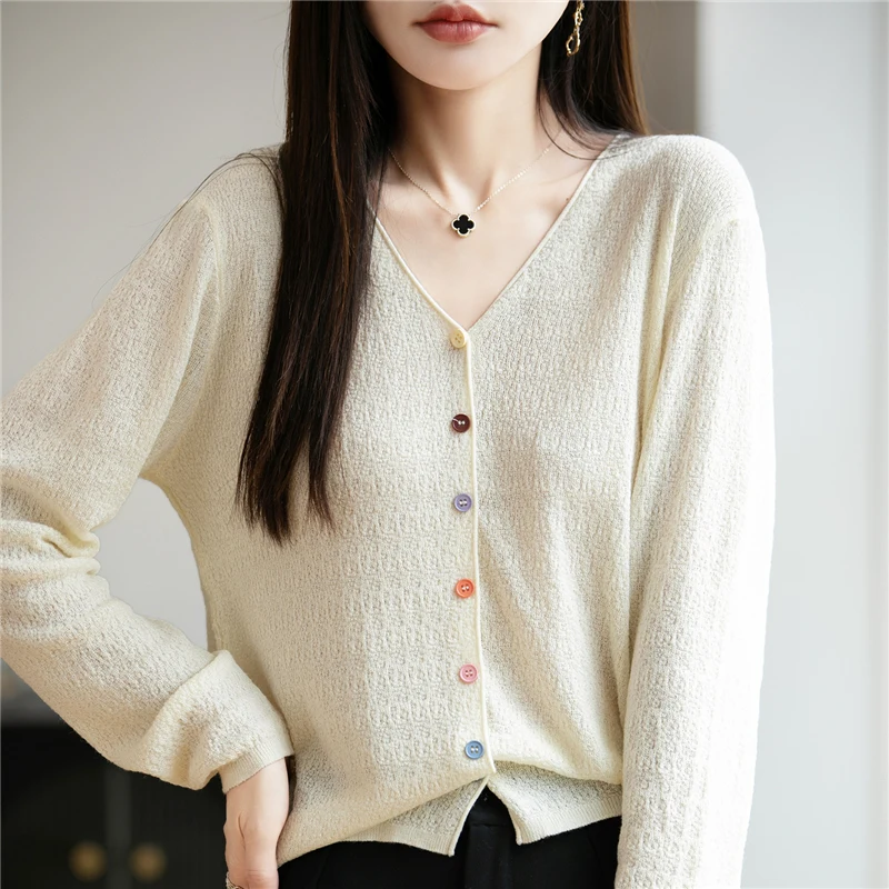 2025 красочный кардиган с украшением на пуговицах, женский вязаный шерстяной свитер с v-образным вырезом и длинными рукавами, базовые свободные топы высокого качества
2025 красочный кардиган с украшением на пуговицах, женский вязаный шерстяной свитер с v-образным вырезом и длинными рукавами, базовые свободные топы высокого качества
