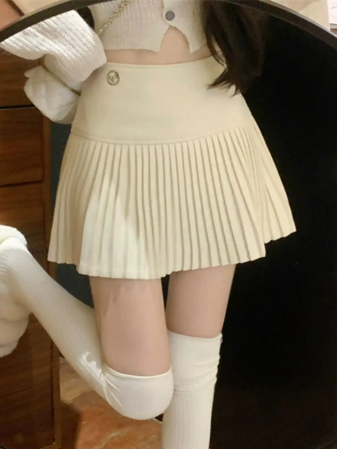 Sweet And Spicy High Waist Slimming Pleated Knitted Skirt Women's Autumn Winter Elegant Short A-Line Skirt Commute Style
Sweet And Spicy High Waist Slimming Pleated Knitted Skirt Women's Autumn Winter Elegant Short A-Line Skirt Commute Style