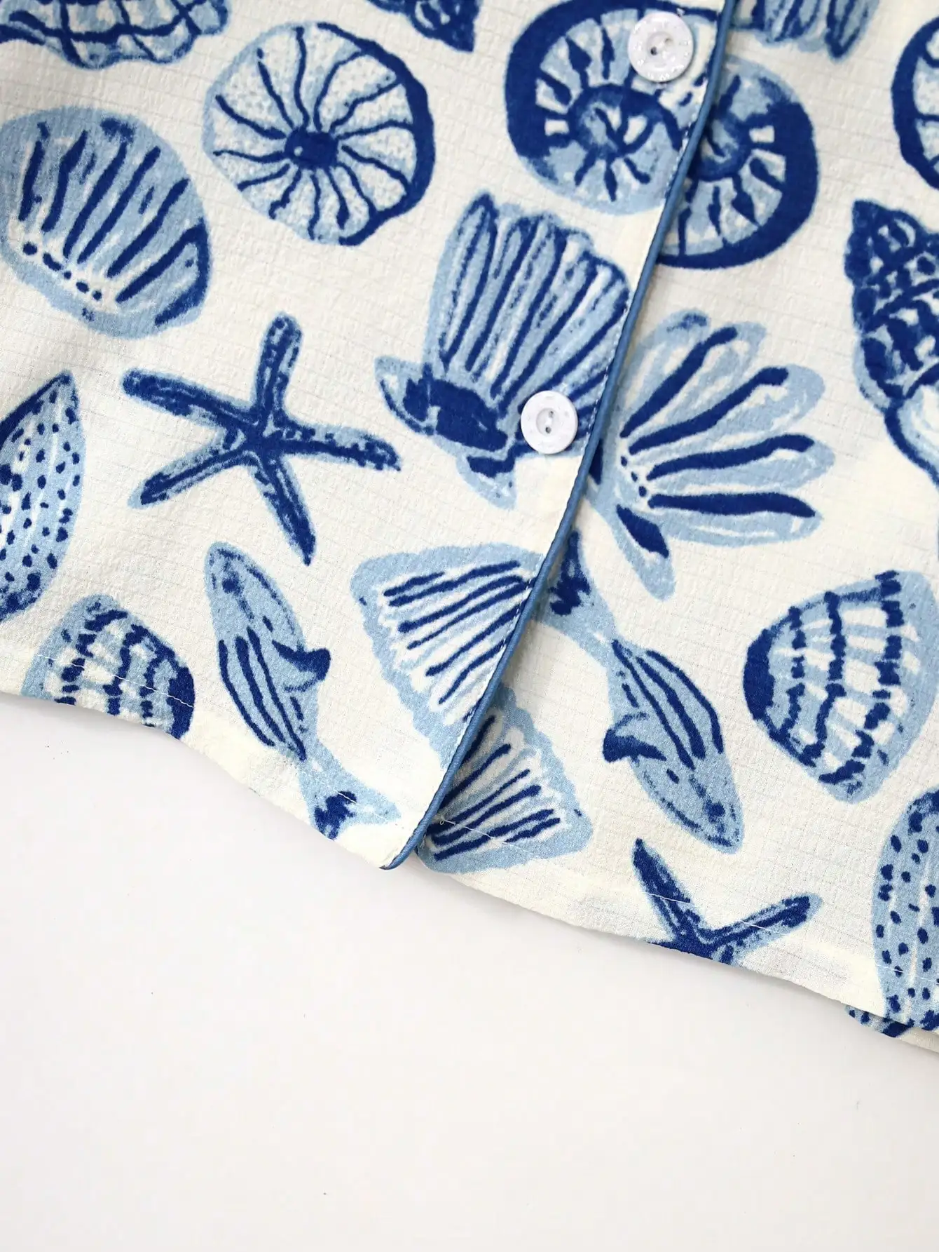 2-Piece Women's Blue Shell Print Short Sleeve Button-Up Pajama Set Casual Loungewear
2-Piece Women's Blue Shell Print Short Sleeve Button-Up Pajama Set Casual Loungewear