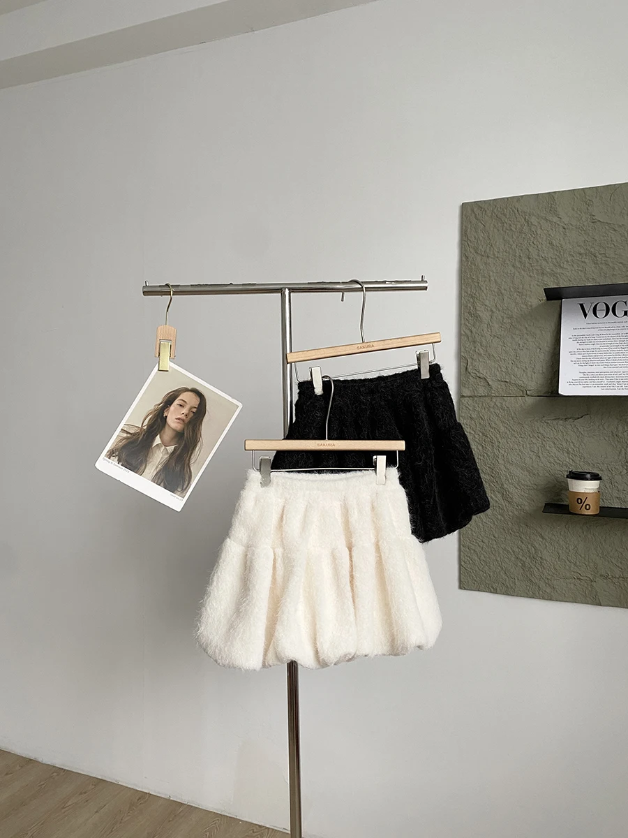 Sweet Stylish High Waist Short Skirt Women's Polyester Fabric Flower Bud Skirt Covering Hip Autumn Winter New Arrival
Sweet Stylish High Waist Short Skirt Women's Polyester Fabric Flower Bud Skirt Covering Hip Autumn Winter New Arrival