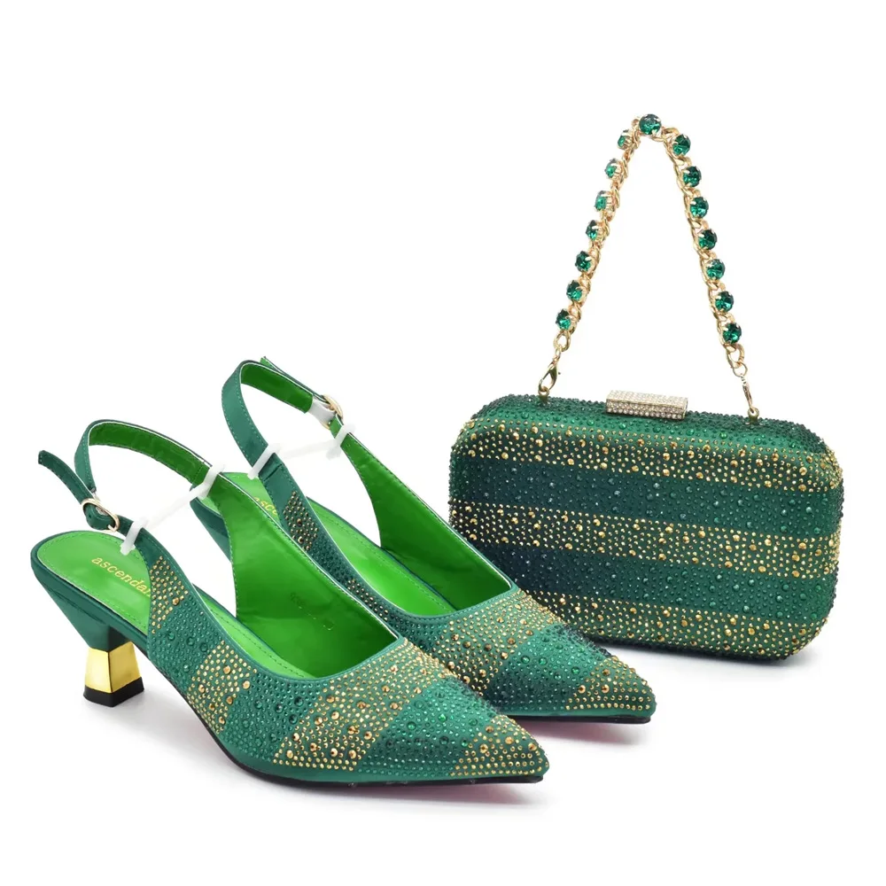 Elegant Evening Party Shoes With Rhinestone Appliques High Heels Fake Lock Buckle Hard Box Handbag Suitable For Summer
Elegant Evening Party Shoes With Rhinestone Appliques High Heels Fake Lock Buckle Hard Box Handbag Suitable For Summer