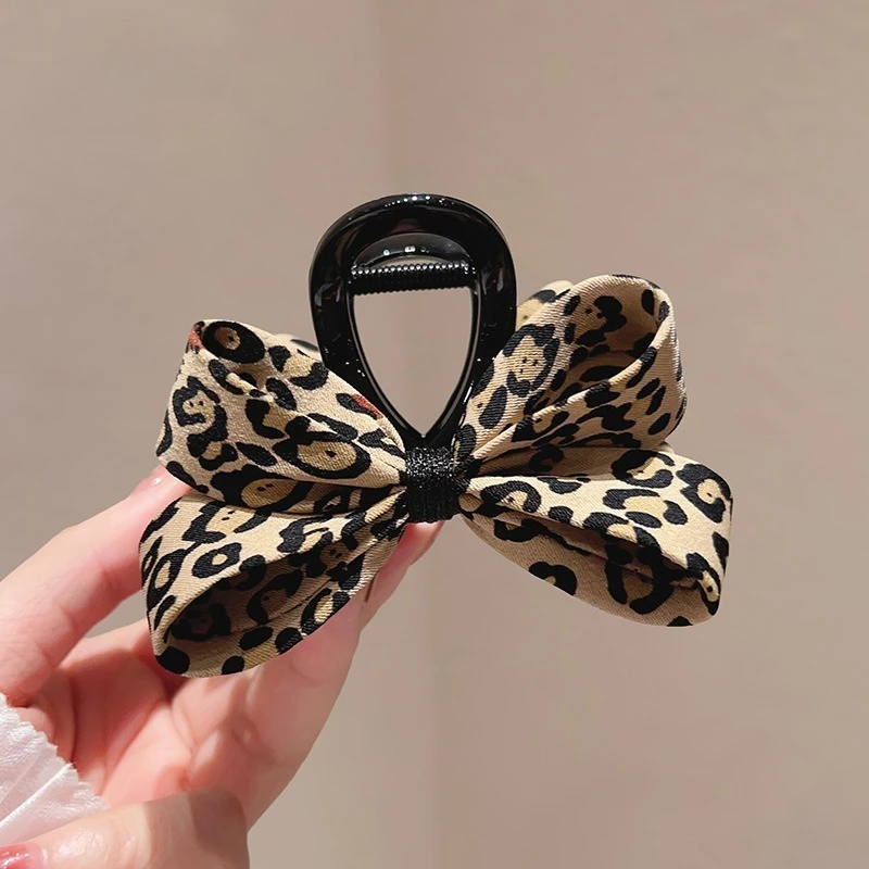 New elegant leopard print bow hairpin with a sophisticated look for half-up hairstyle at the back of the head shark clip
New elegant leopard print bow hairpin with a sophisticated look for half-up hairstyle at the back of the head shark clip