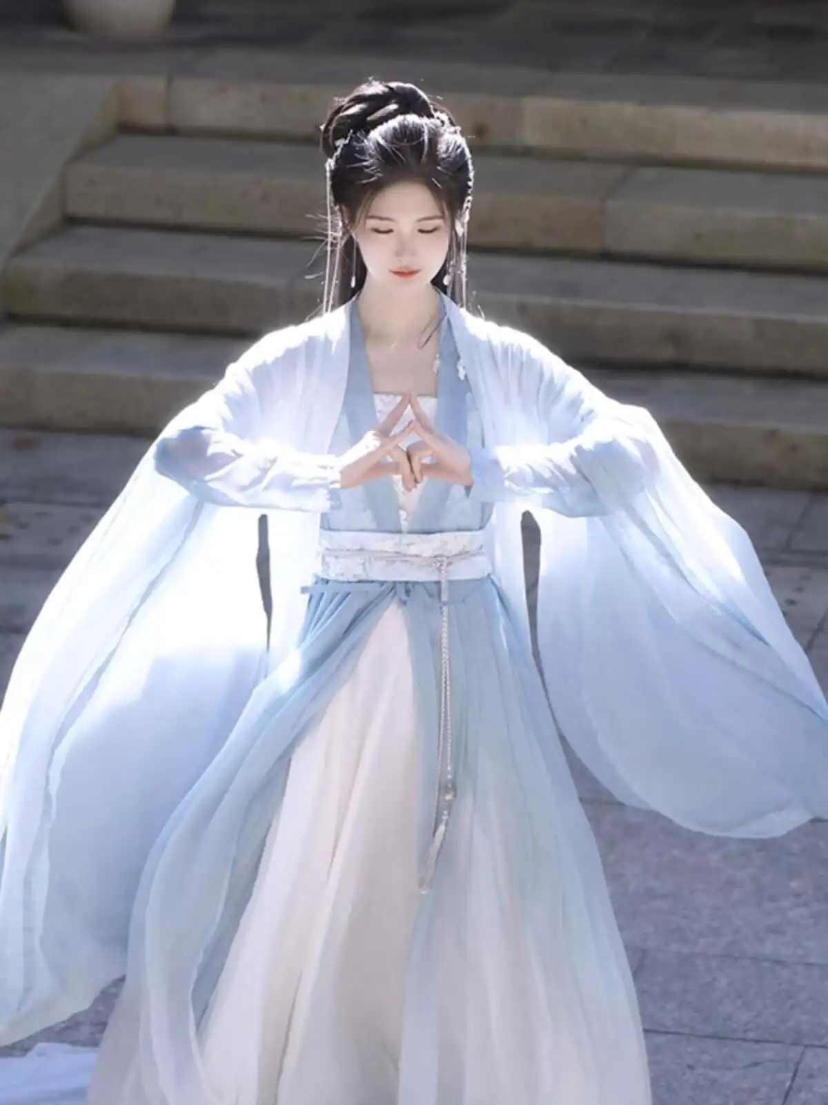New Fiesta Carnival Halloween Cos Cosplay Blue Xianxia Style Hanfu Female Style Chang'e Fairy Adult Ancient Costume Costume 
New Fiesta Carnival Halloween Cos Cosplay Blue Xianxia Style Hanfu Female Style Chang'e Fairy Adult Ancient Costume Costume