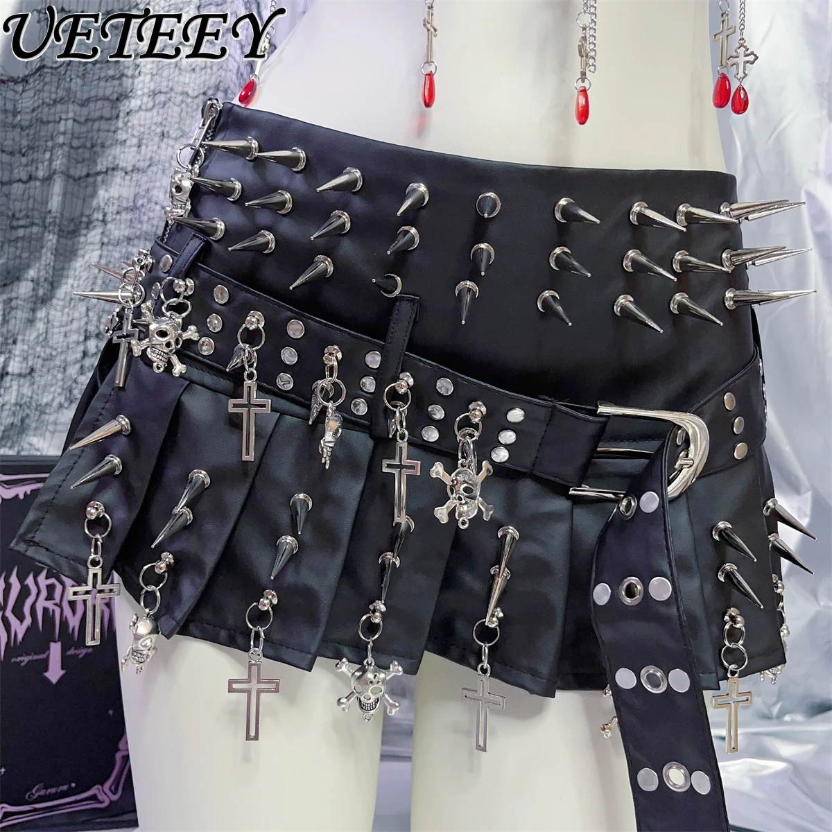 Y2K Skirt Girl Women Yabi Rivet Skull Cross Punk Niche Street PU Leather Skirt Heavy Industry Metal Pleated Mini Skirt with Belt
Y2K Skirt Girl Women Yabi Rivet Skull Cross Punk Niche Street PU Leather Skirt Heavy Industry Metal Pleated Mini Skirt with Belt