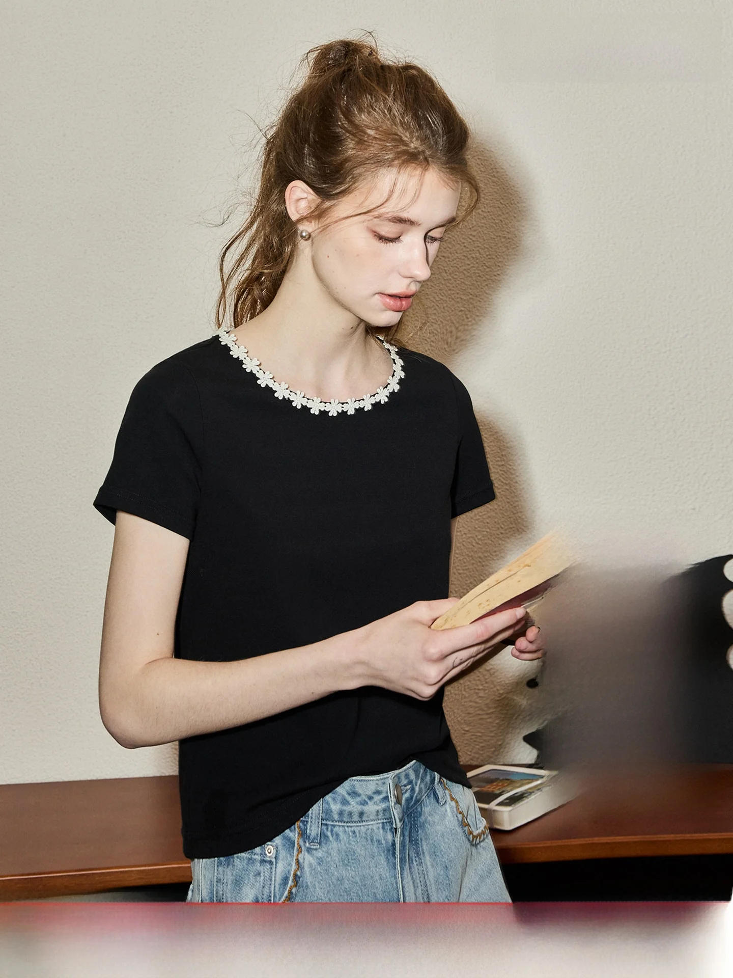 Slim Fit round Neck Lace Trim Short Sleeve T Shirt Versatile Casual Style Summer Cotton Blend Comfortable Soft And Breathable
Slim Fit round Neck Lace Trim Short Sleeve T Shirt Versatile Casual Style Summer Cotton Blend Comfortable Soft And Breathable