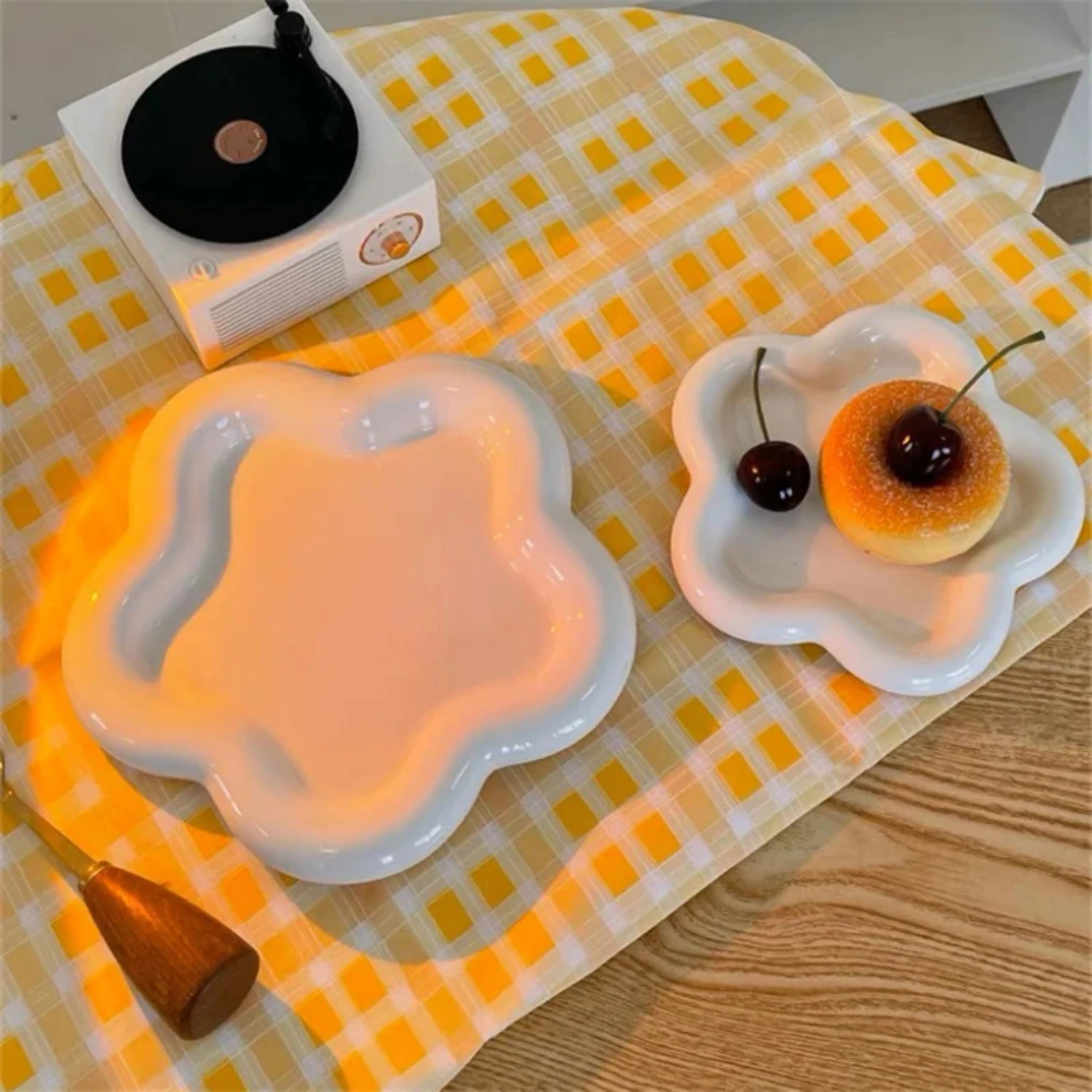 Elegant and Charming Ceramic Breakfast Plate Set: Start your day with style and sophistication with this adorable flower-shaped
Elegant and Charming Ceramic Breakfast Plate Set: Start your day with style and sophistication with this adorable flower-shaped