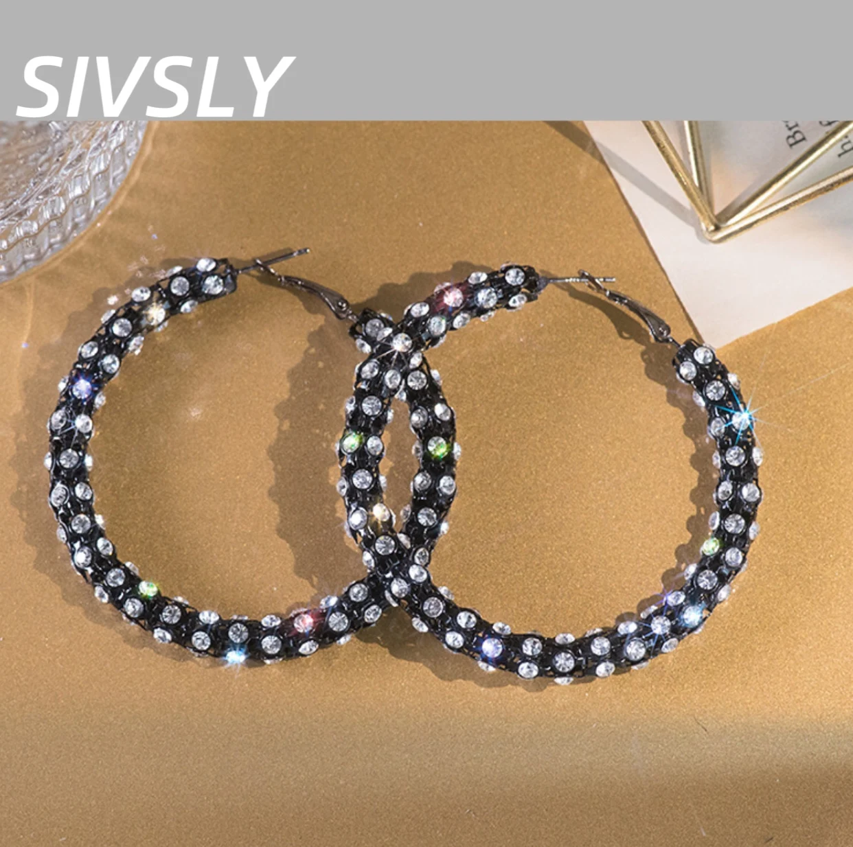 European and American fashion hot earring black hollow large earring simple trendy cool high-end sense earring circle
European and American fashion hot earring black hollow large earring simple trendy cool high-end sense earring circle