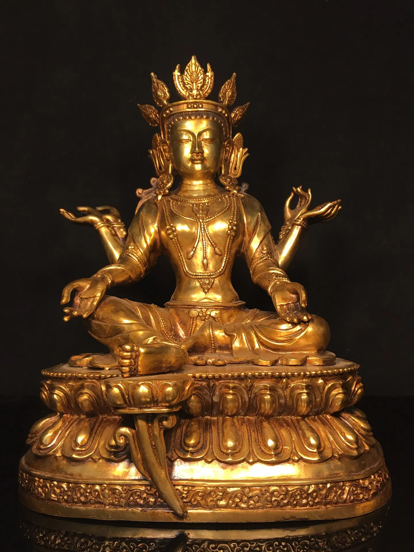 16"Folk Collection Old Bronze Gilded Cinnabar Six arms Guanyin Sitting Buddha Buddha Mother Lotus Terrace Worship Hall
16"Folk Collection Old Bronze Gilded Cinnabar Six arms Guanyin Sitting Buddha Buddha Mother Lotus Terrace Worship Hall
