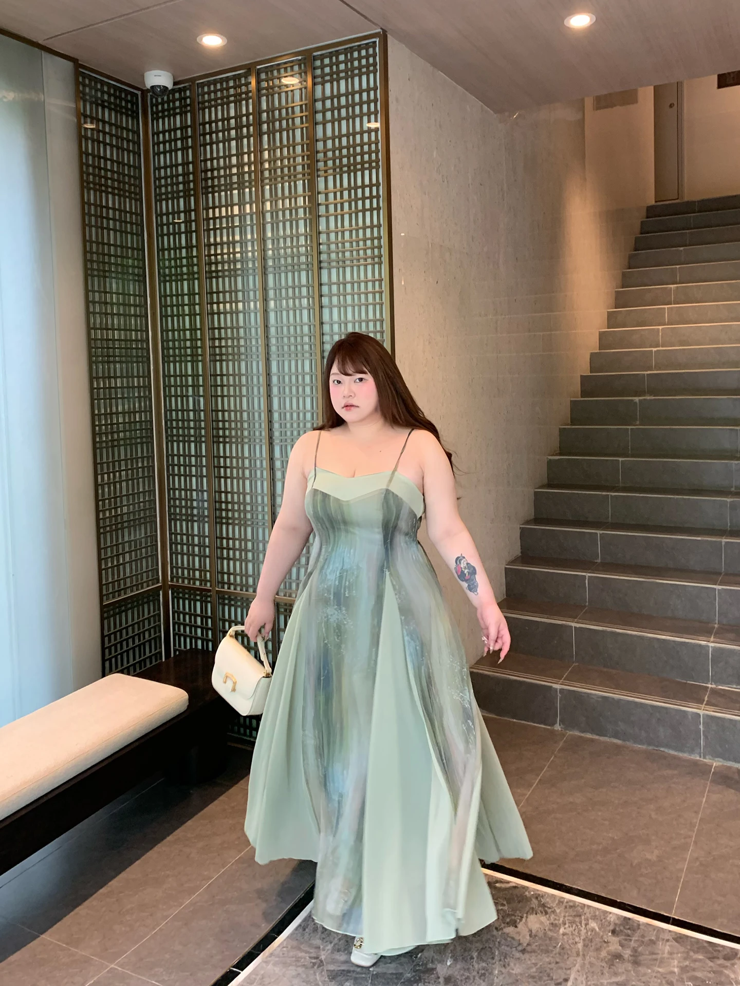 Женский комплект из двух предметов: топ без бретелек и кардиган с длинными рукавами, V-образным вырезом, в стиле ретро, мягкий, в гонконгском стиле
Женский комплект из двух предметов: топ без бретелек и кардиган с длинными рукавами, V-образным вырезом, в стиле ретро, мягкий, в гонконгском стиле