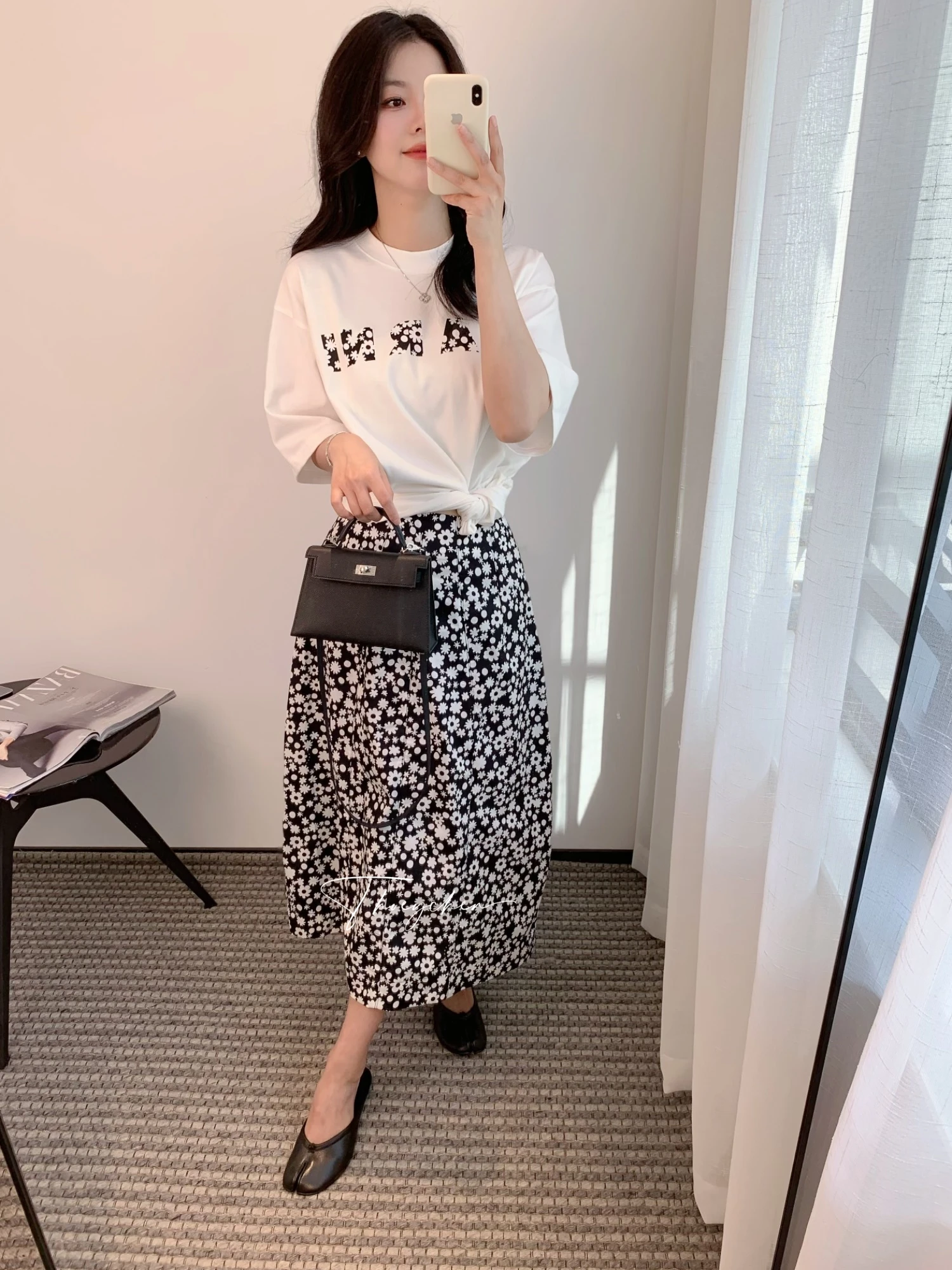 Летний повседневный комплект из хлопковой футболки и юбки для женщин: модный принт с ромашками, короткий рукав, комплект из двух предметов, юбка А-силуэта с высокой талией
Летний повседневный комплект из хлопковой футболки и юбки для женщин: модный принт с ромашками, короткий рукав, комплект из двух предметов, юбка А-силуэта с высокой талией