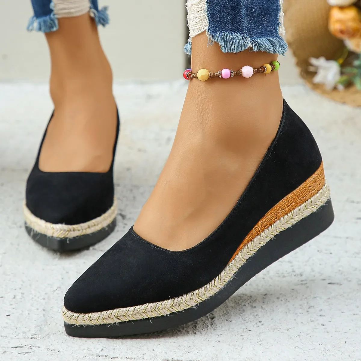 Поп-модная элегантная повседневная женская обувь, однотонные туфли на танкетке с острым носком, удобная женская обувь на высоком каблуке
Поп-модная элегантная повседневная женская обувь, однотонные туфли на танкетке с острым носком, удобная женская обувь на высоком каблуке