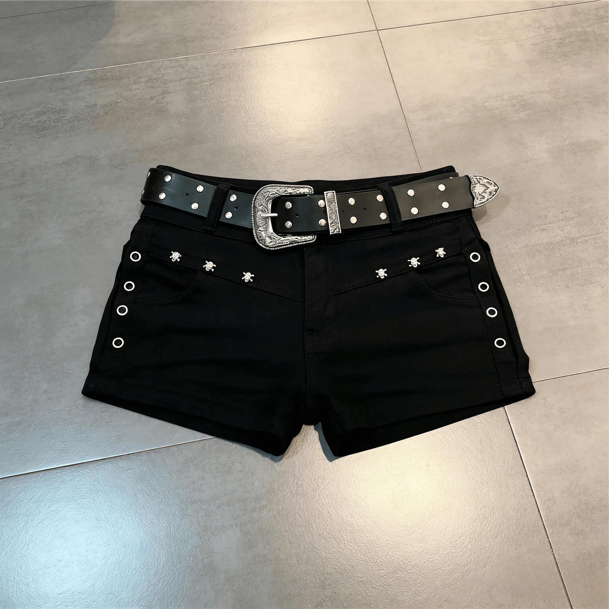 Gothic Y2K Black Hot Shorts Women High Waist Belted Skull Rivet Decor Harajuku Streetwear Punk Slim Casual Summer Denim Jeans
Gothic Y2K Black Hot Shorts Women High Waist Belted Skull Rivet Decor Harajuku Streetwear Punk Slim Casual Summer Denim Jeans