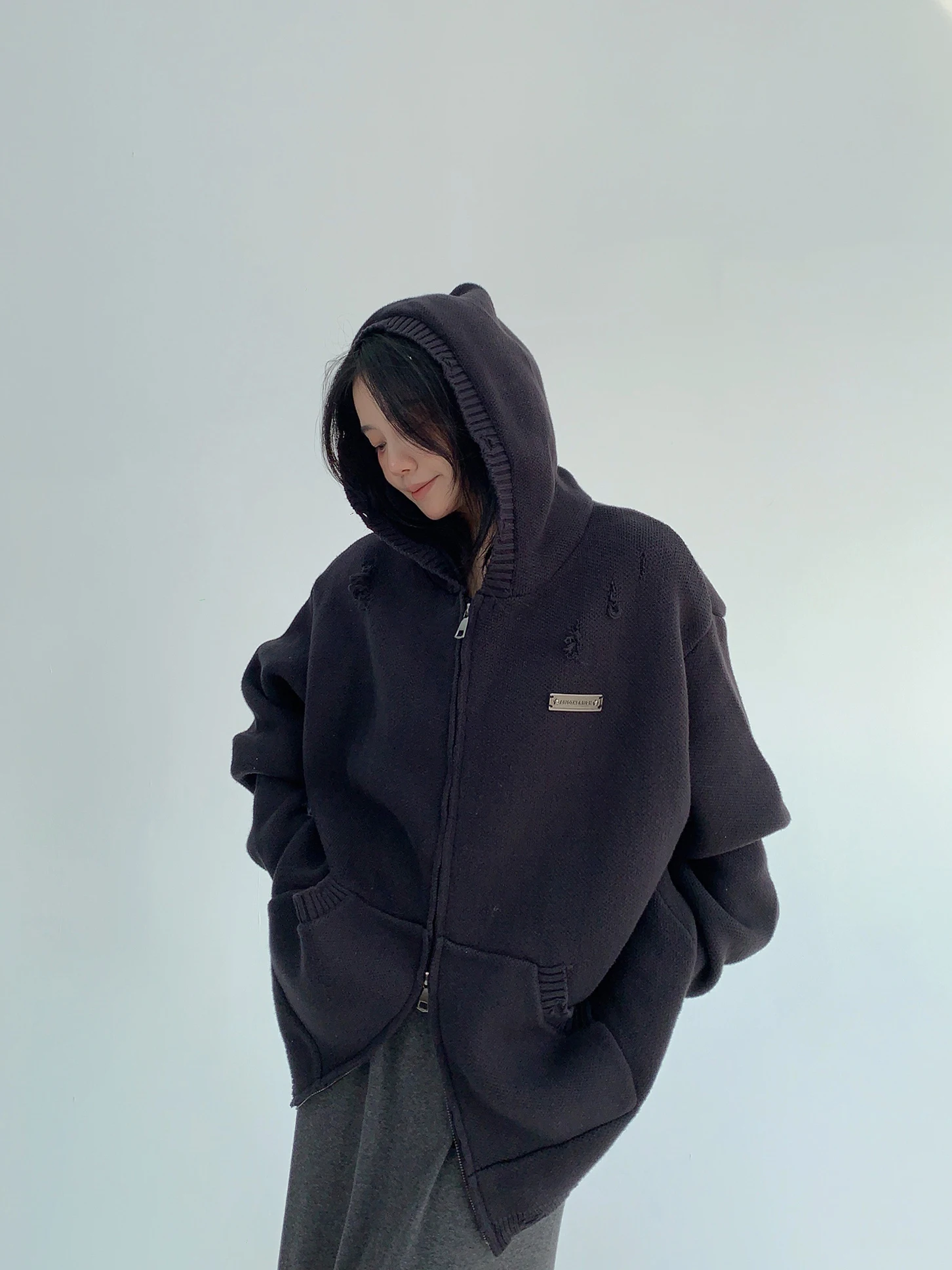 Женский зимний модный повседневный кардиган свободного кроя с капюшоном, утепленный, вязаный, из полиэфирного волокна, с длинными рукавами, на молнии
Женский зимний модный повседневный кардиган свободного кроя с капюшоном, утепленный, вязаный, из полиэфирного волокна, с длинными рукавами, на молнии