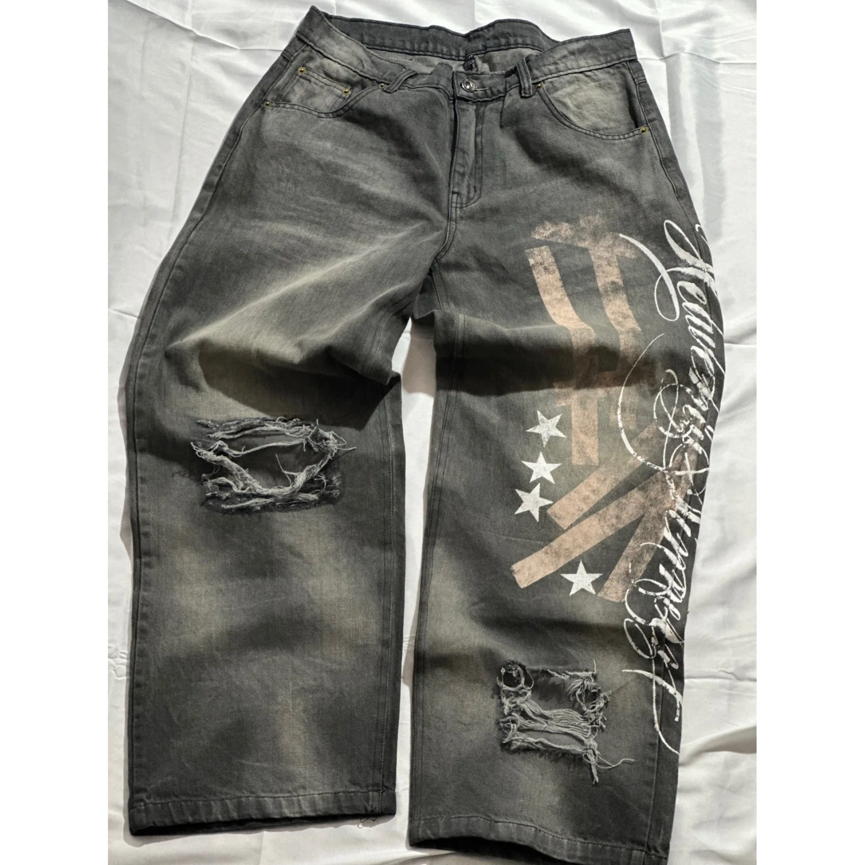 2026 New personalized high street ins style jeans American street retro worn out washed old straight loose jeans unisex.
2026 New personalized high street ins style jeans American street retro worn out washed old straight loose jeans unisex.